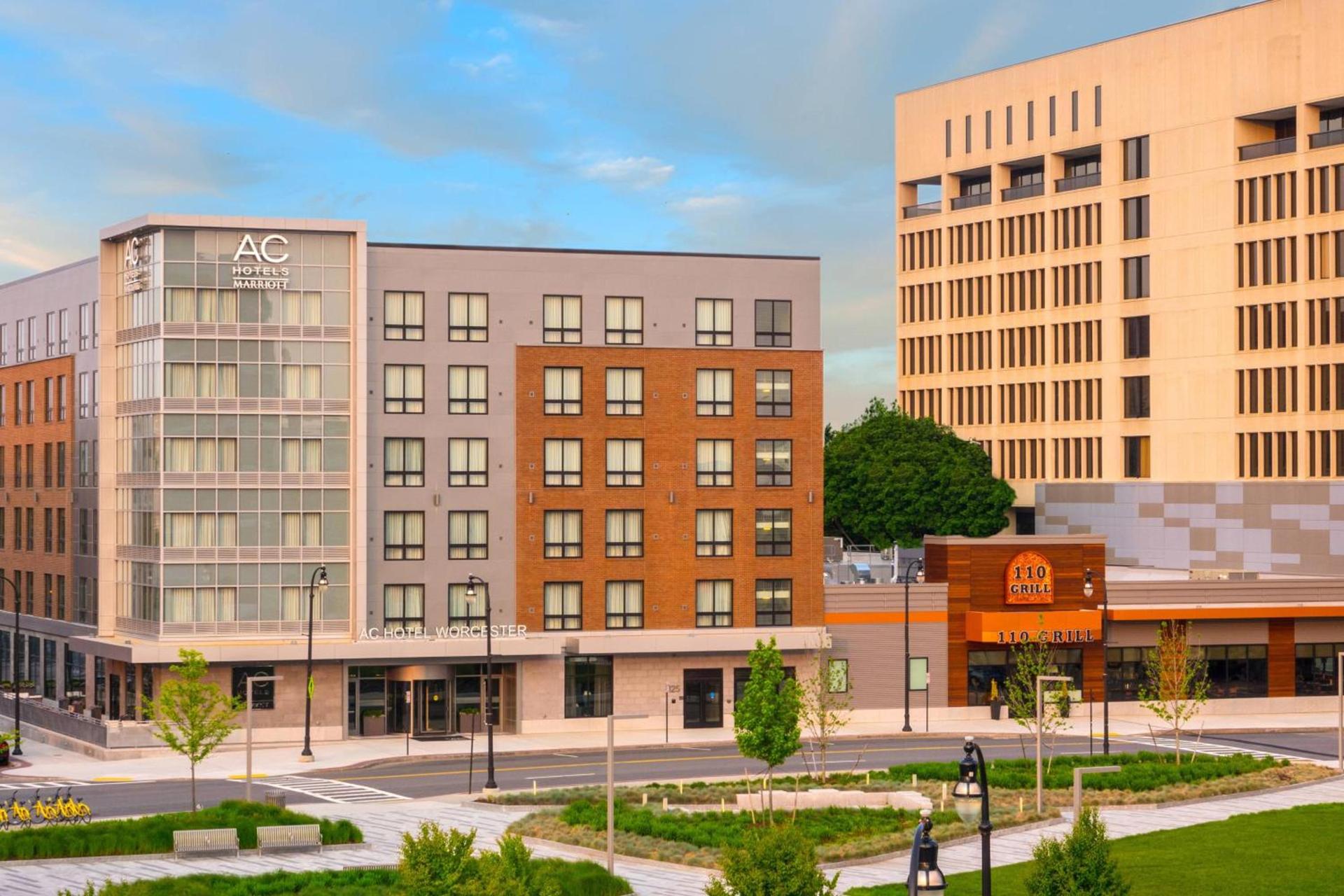 AC Hotel by Marriott Worcester photo 2