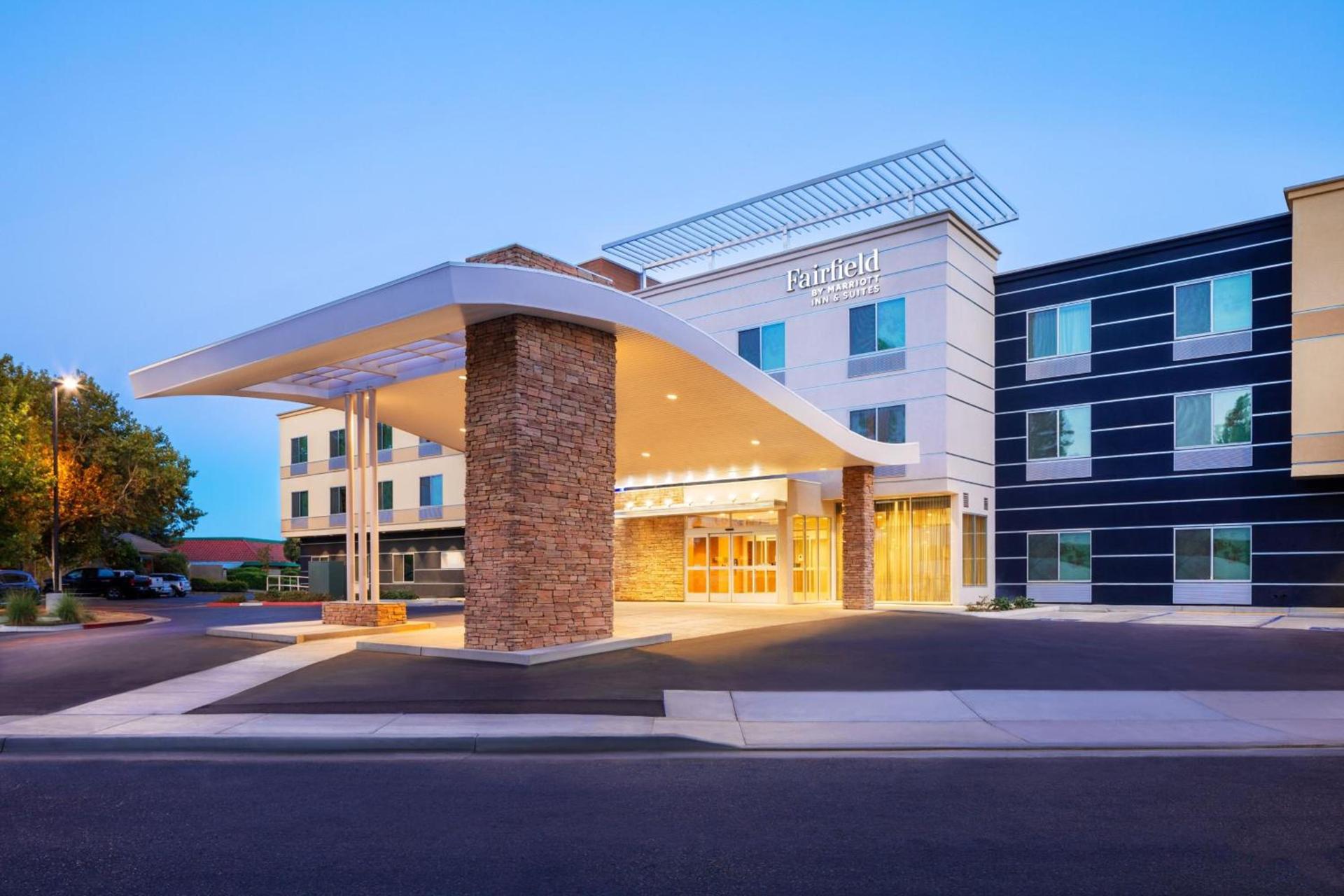 Fairfield Inn & Suites by Marriott Fresno North/Shaw Avenue photo 1
