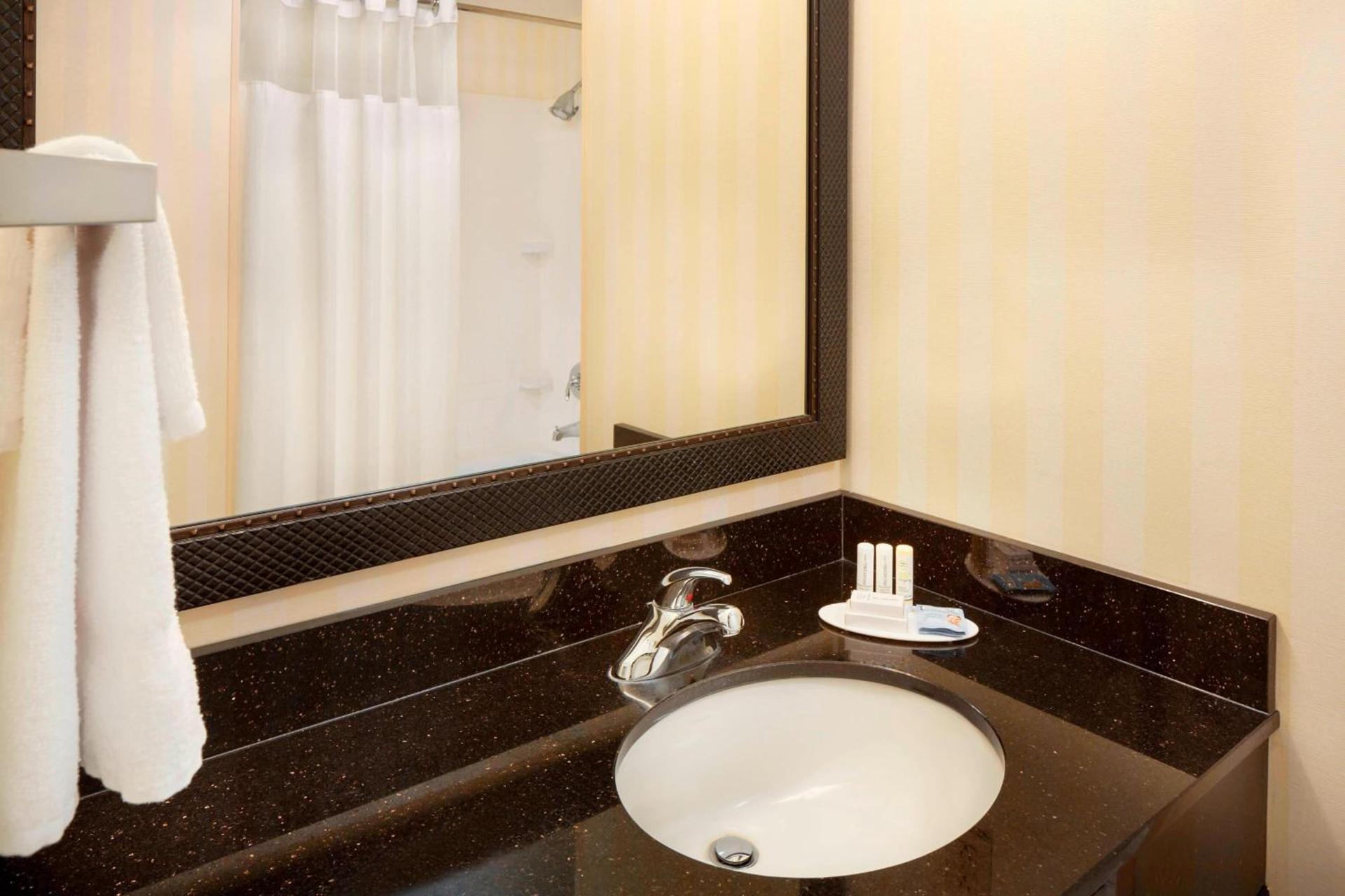 Fairfield Inn & Suites by Marriott Selma Kingsburg photo 13