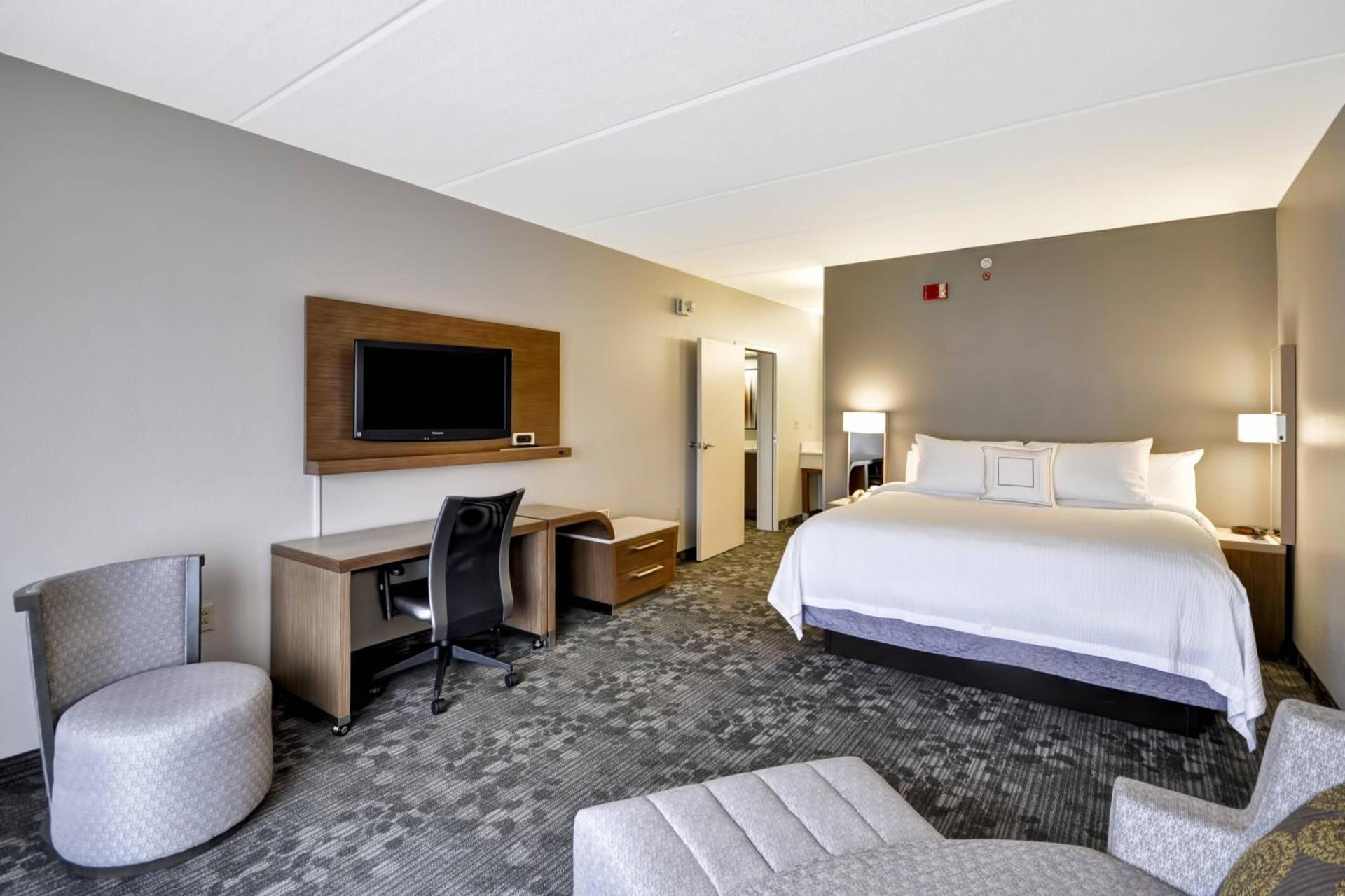 Courtyard by Marriott Dalton photo 12