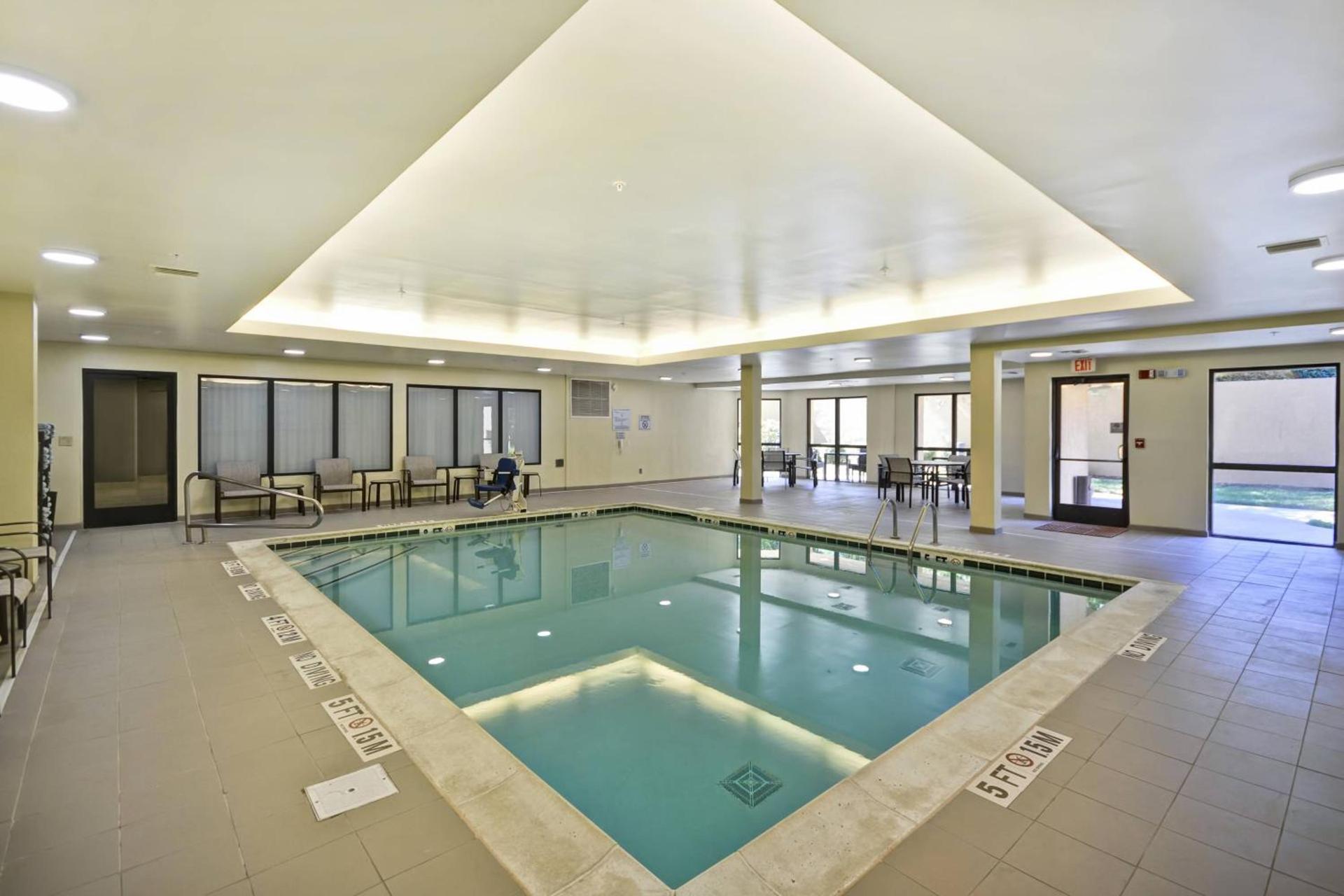 Courtyard by Marriott Dalton photo 33