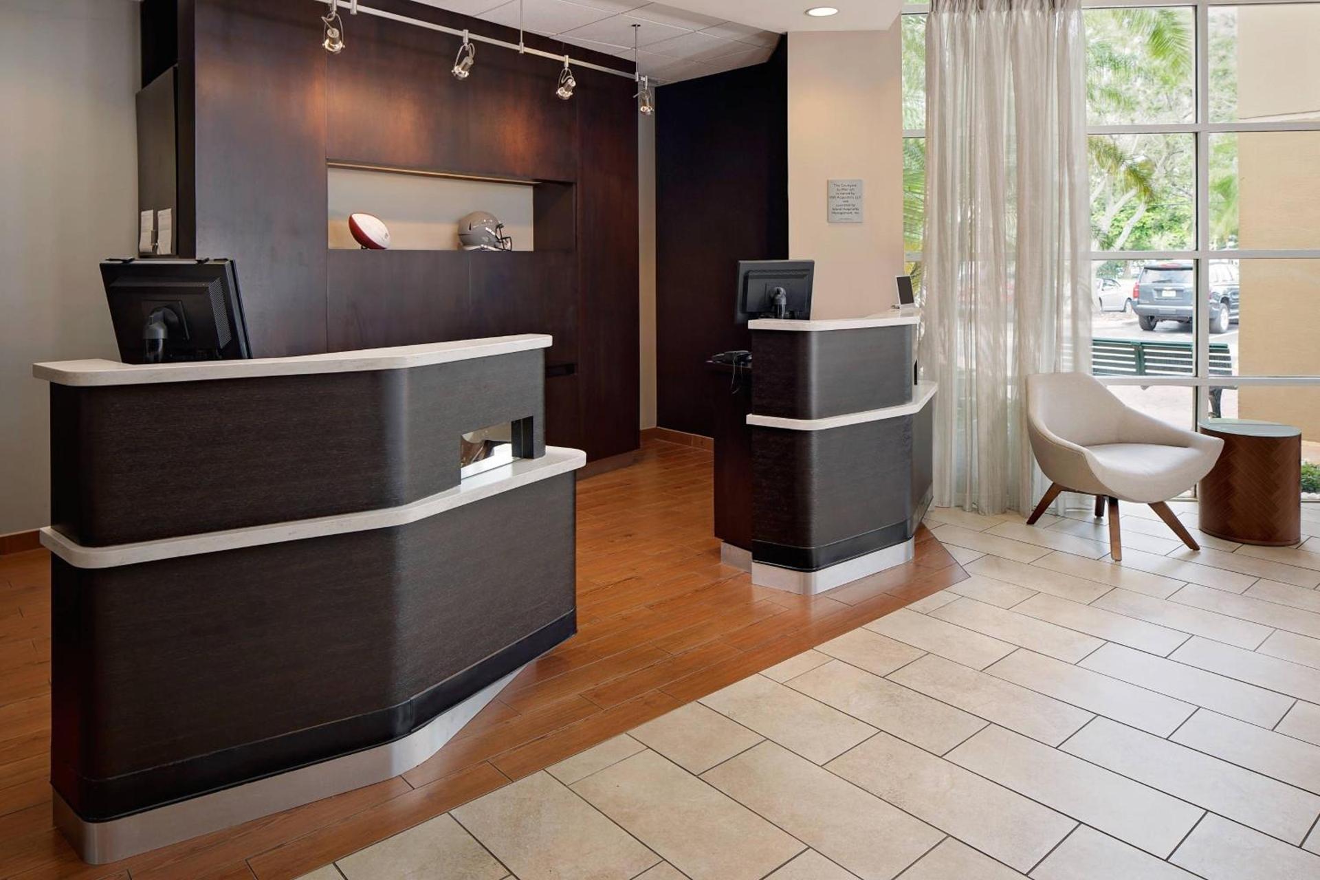 Courtyard by Marriott Fort Lauderdale North/Cypress Creek photo 3