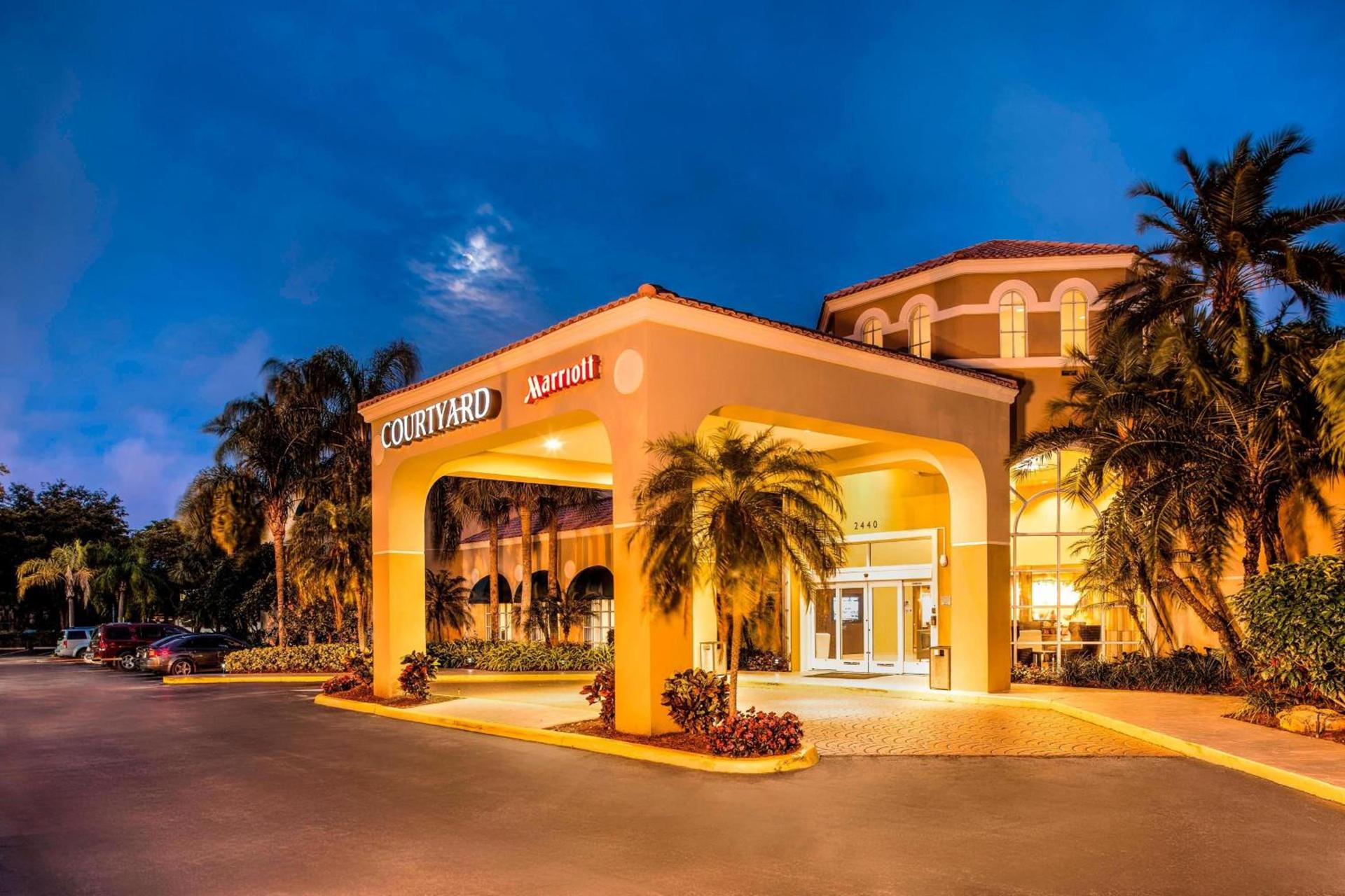 Courtyard by Marriott Fort Lauderdale North/Cypress Creek photo 1