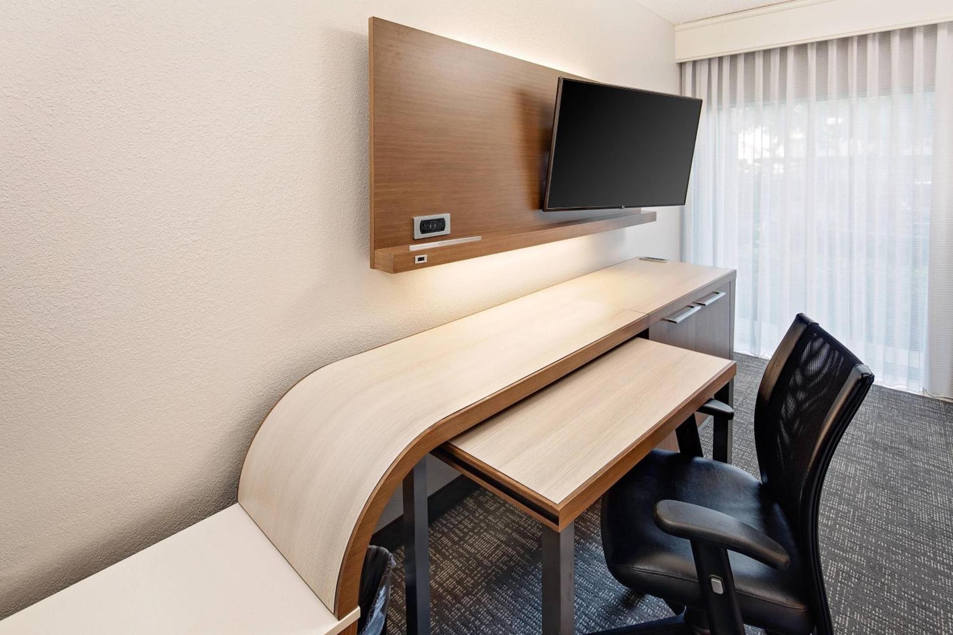 Courtyard by Marriott Fort Lauderdale North/Cypress Creek photo 11