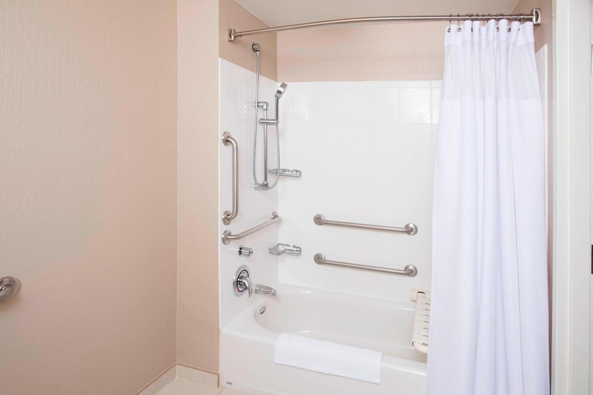 SpringHill Suites Fairfax Fair Oaks photo 17