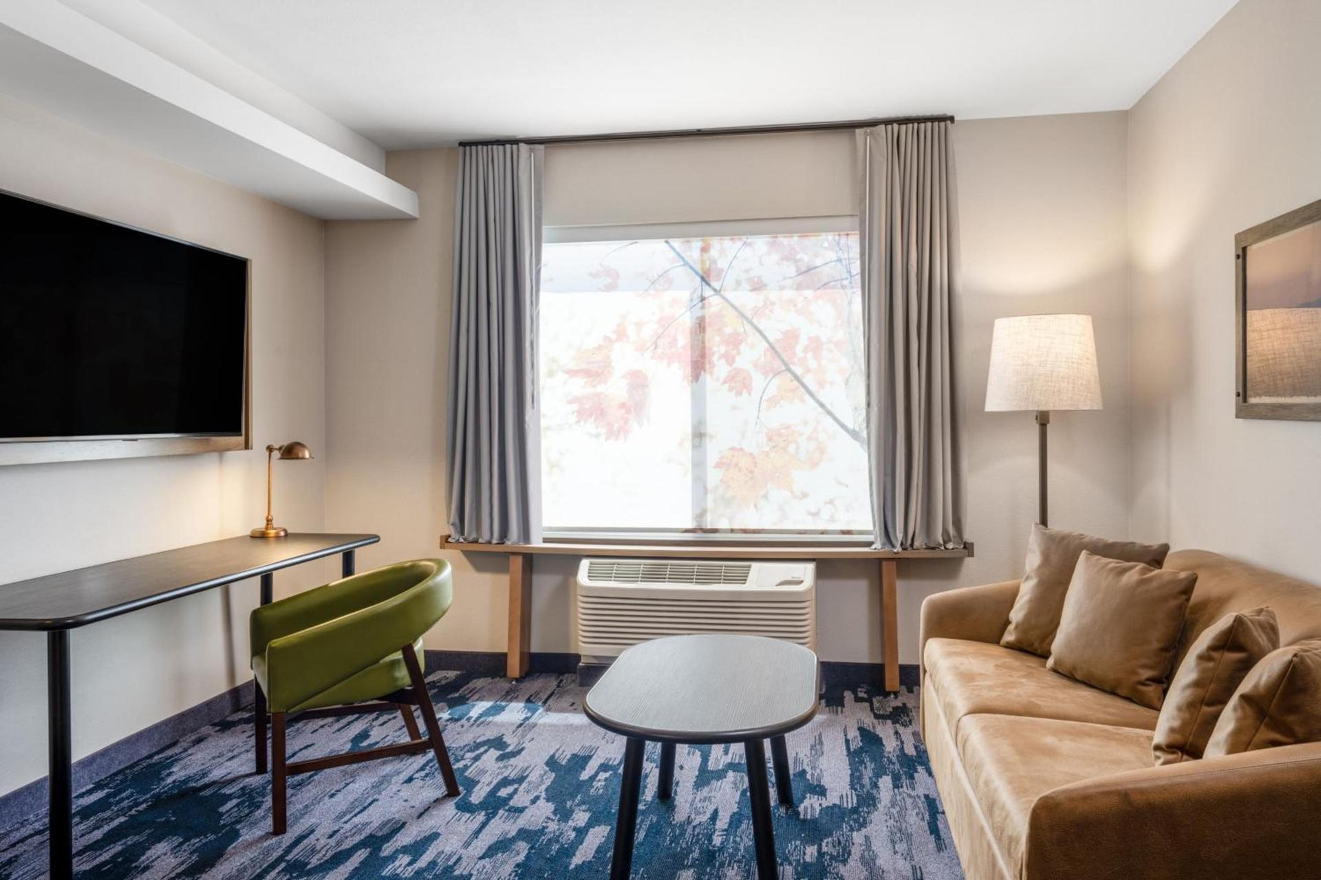 Fairfield Inn & Suites Minneapolis North photo 18
