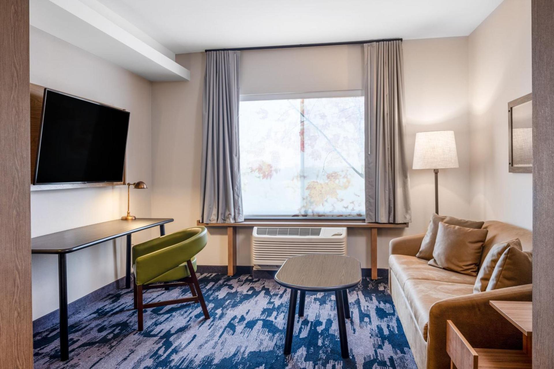 Fairfield Inn & Suites Minneapolis North photo 16