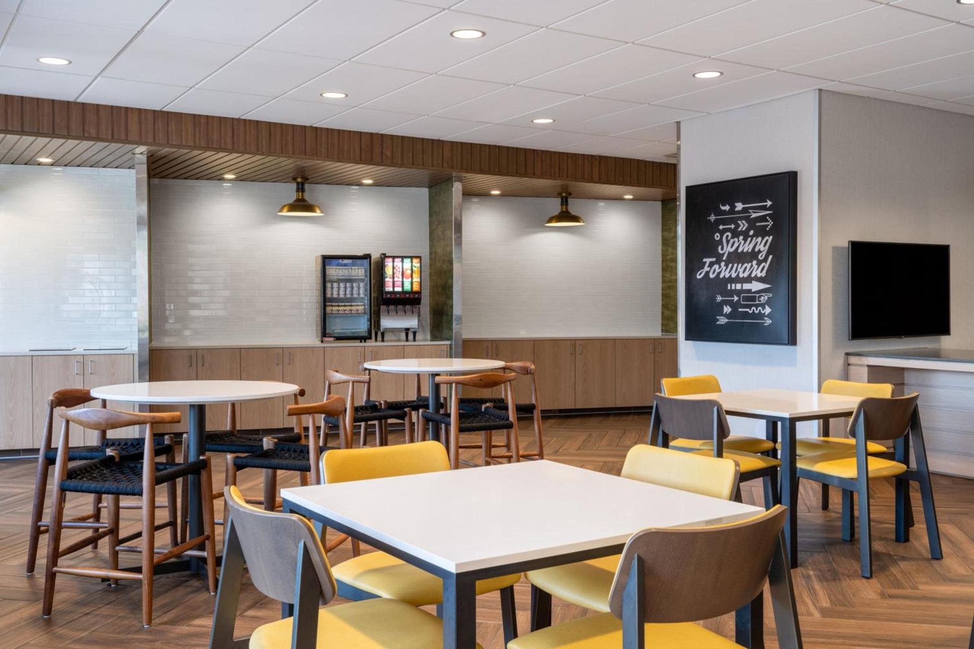 Fairfield Inn & Suites Minneapolis North photo 19