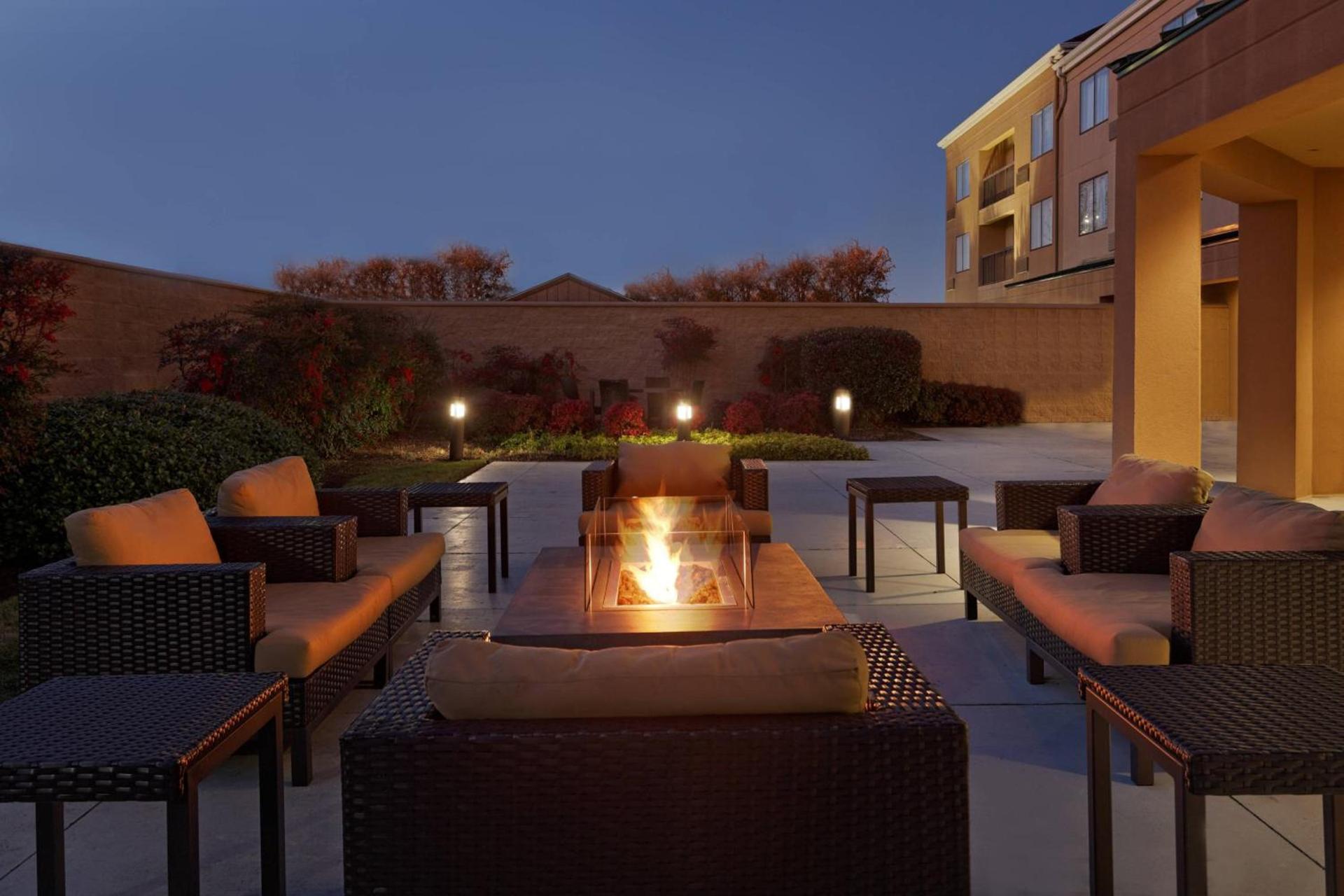 Courtyard Chesapeake Greenbrier photo 22