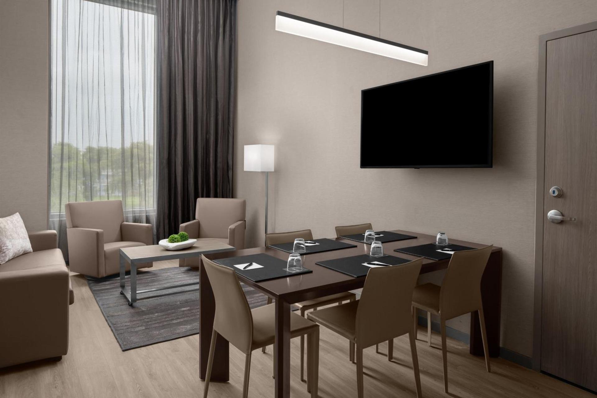 AC Hotel by Marriott Miami Dadeland photo 3