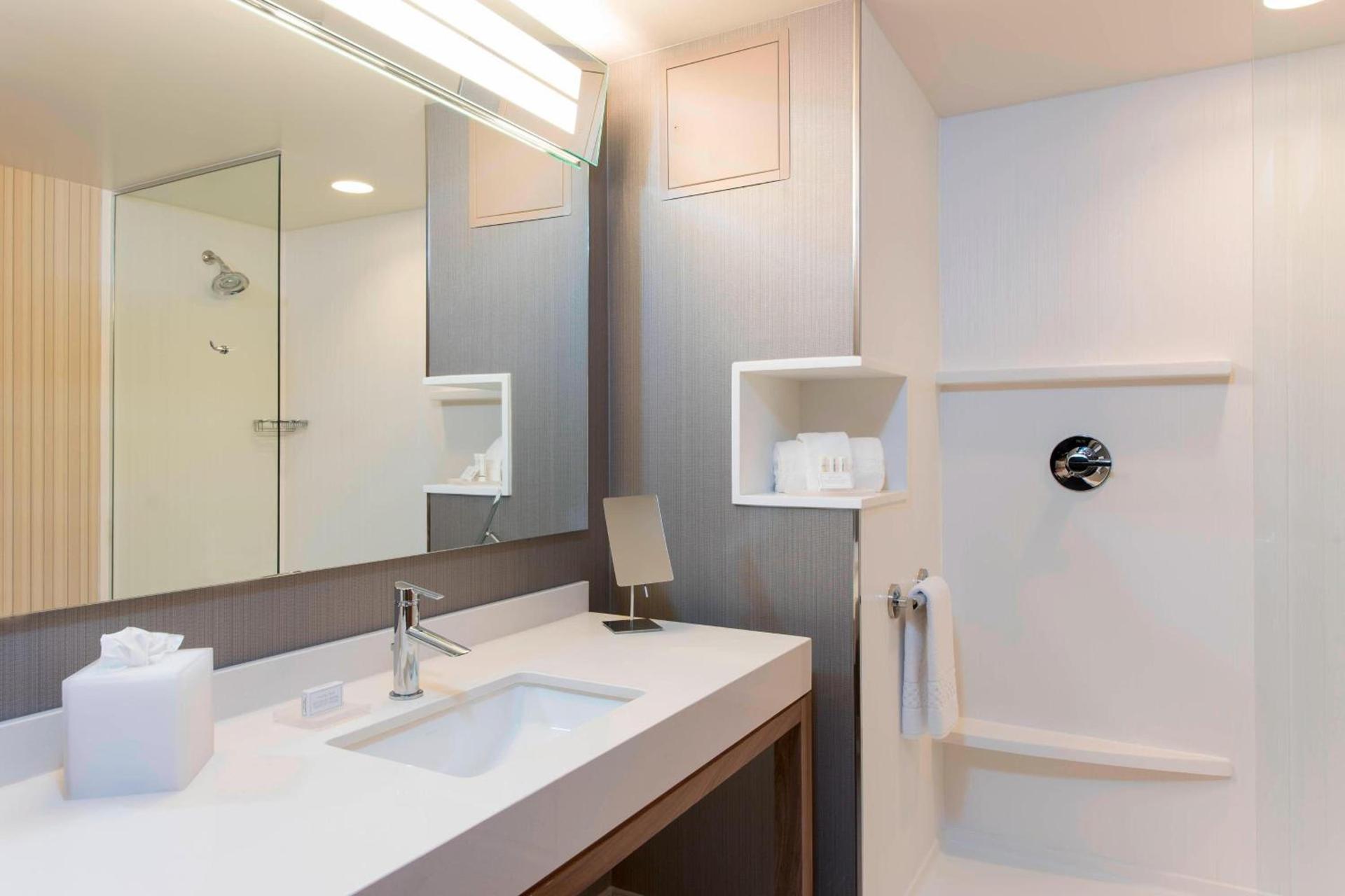 Courtyard by Marriott Holland Downtown photo 11