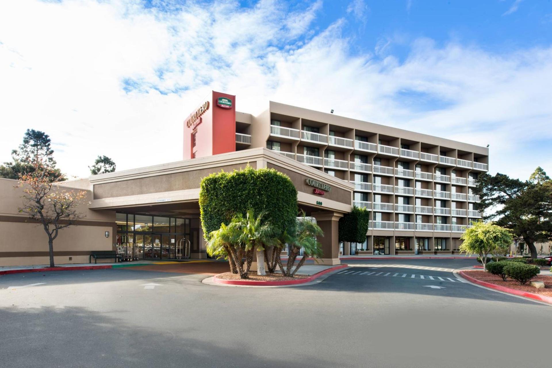 Holiday Inn Oxnard - Ventura by IHG photo 2