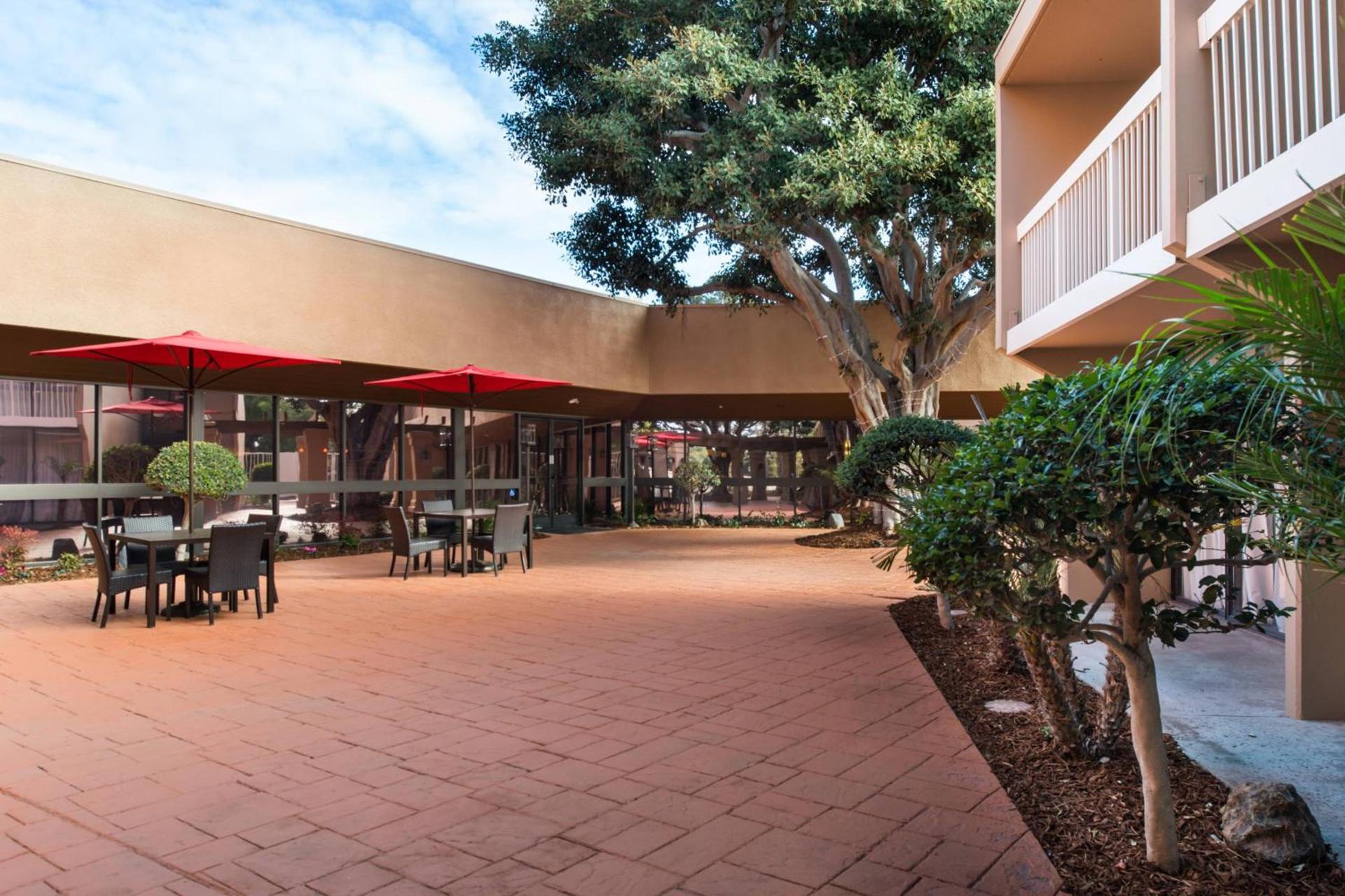 Holiday Inn Oxnard - Ventura by IHG photo 7