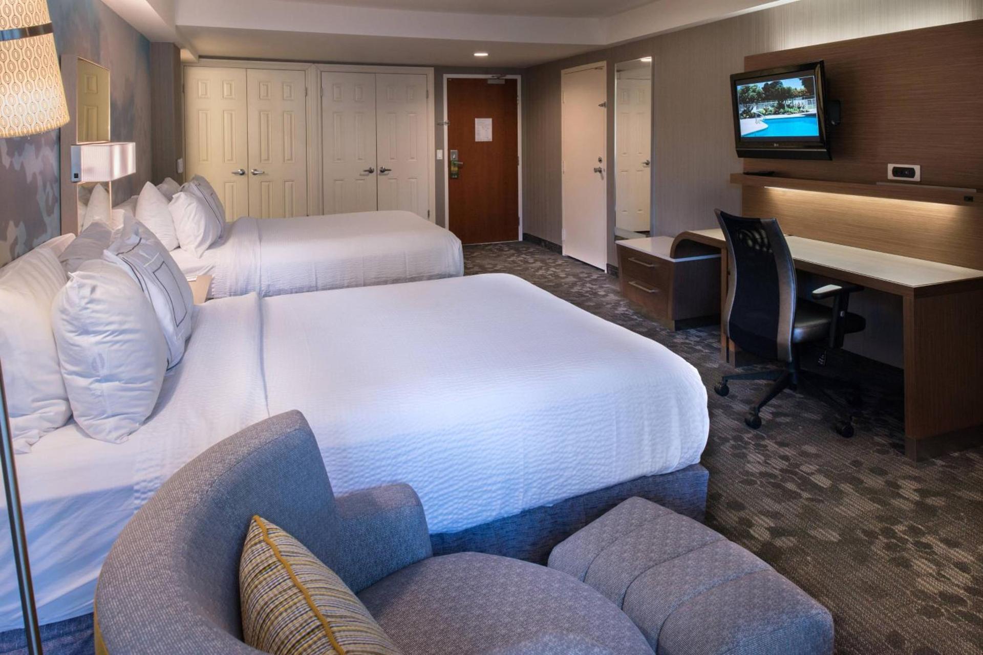 Holiday Inn Oxnard - Ventura by IHG photo 9