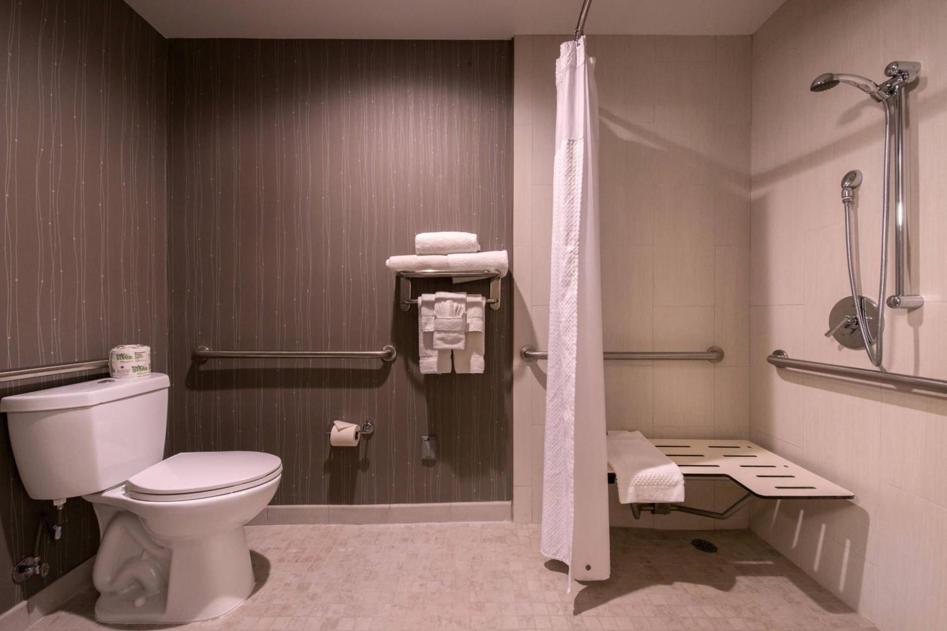 Holiday Inn Oxnard - Ventura by IHG photo 12