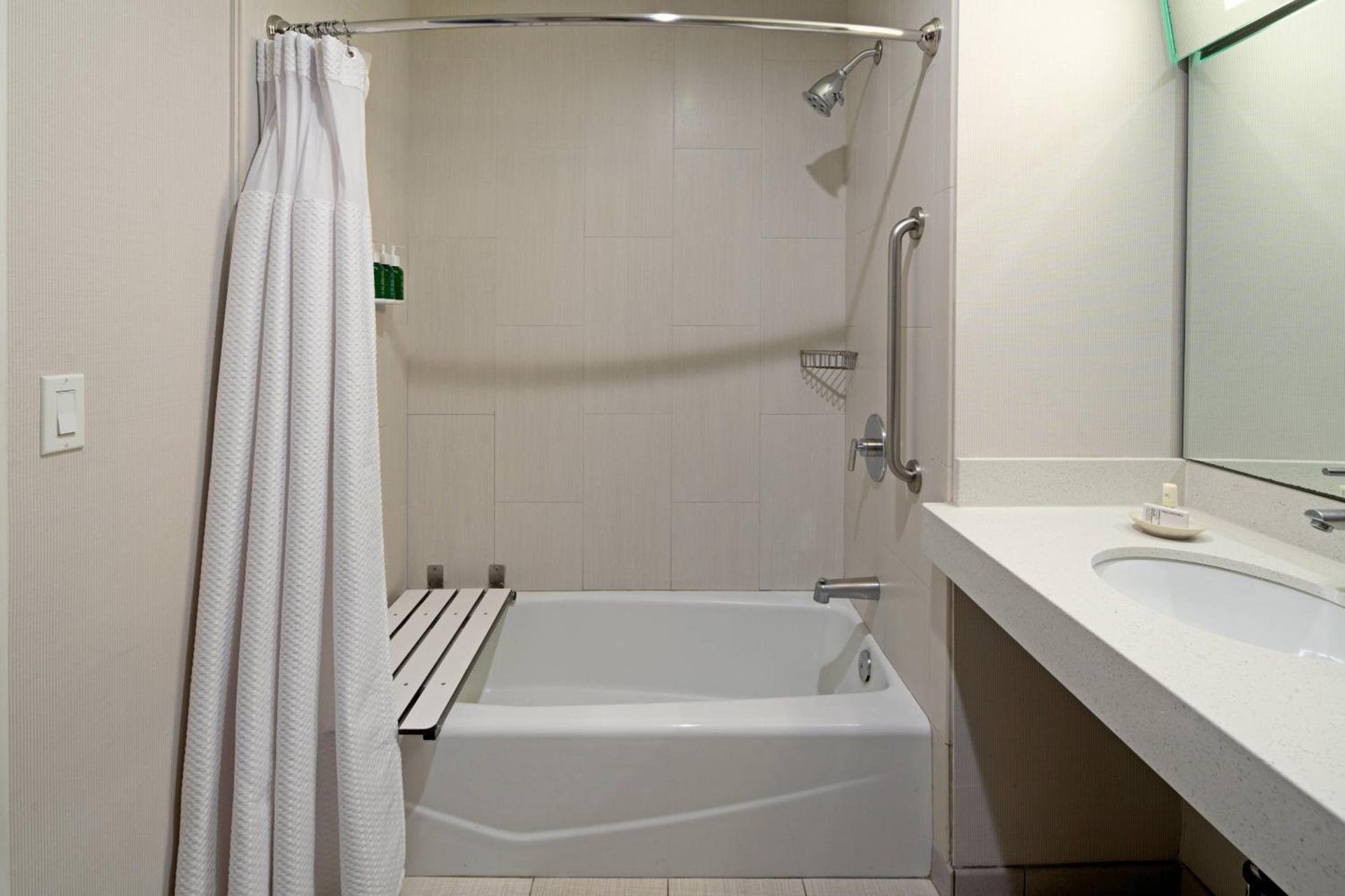 Holiday Inn Oxnard - Ventura by IHG photo 14