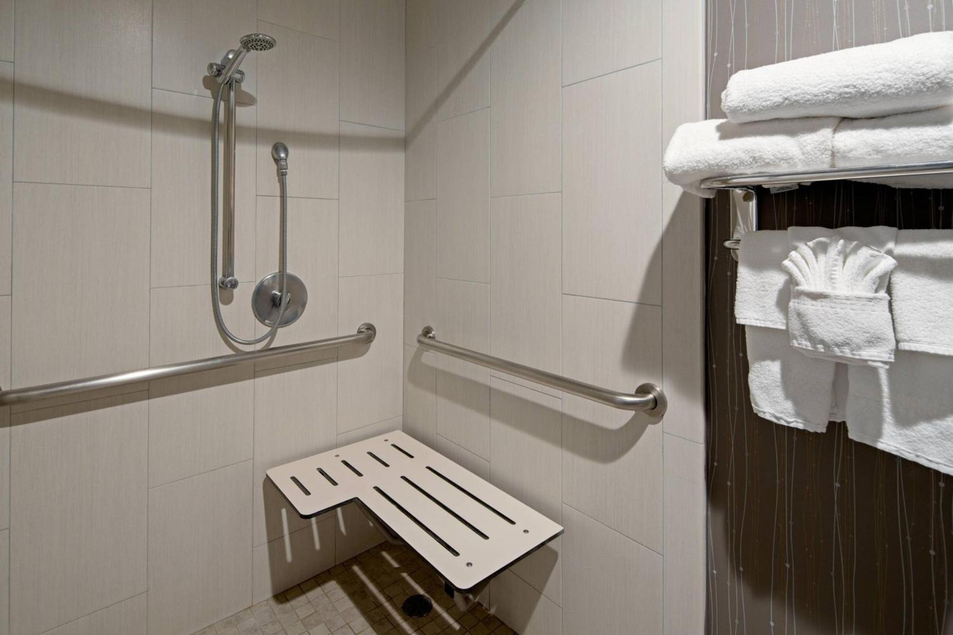 Holiday Inn Oxnard - Ventura by IHG photo 13