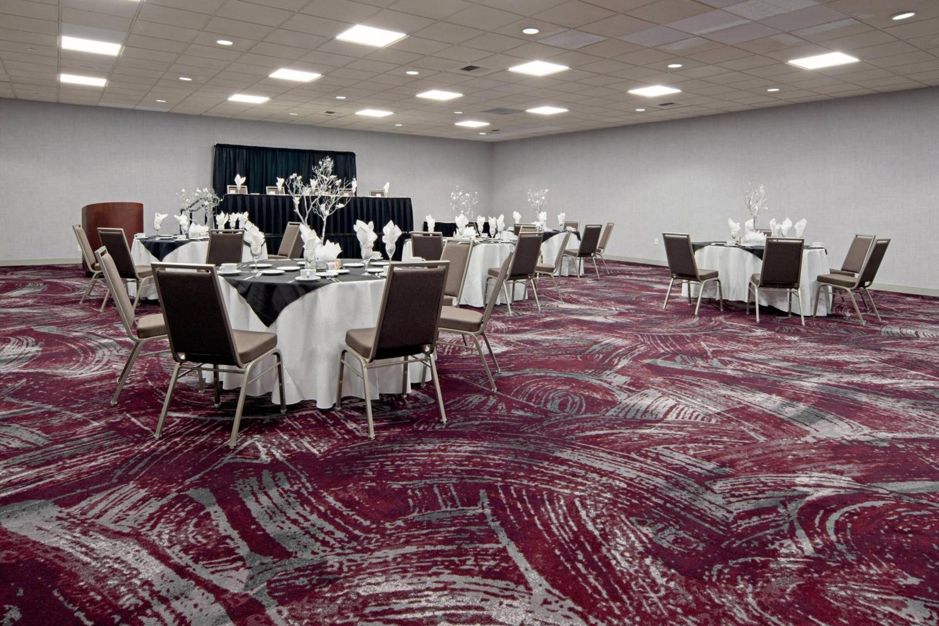 Holiday Inn Oxnard - Ventura by IHG photo 30