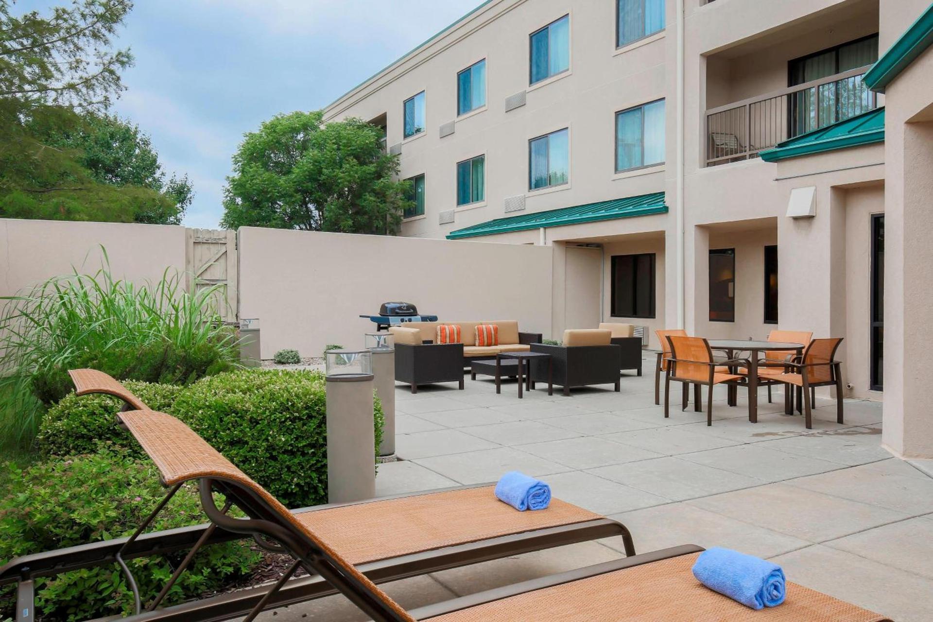 Courtyard by Marriott Topeka photo 5