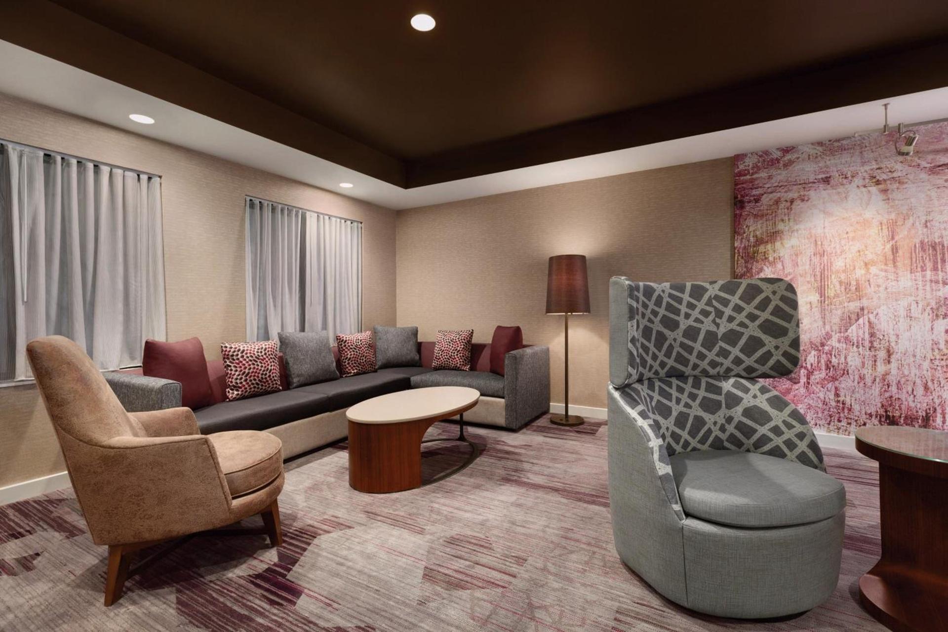 Courtyard by Marriott Topeka photo 4