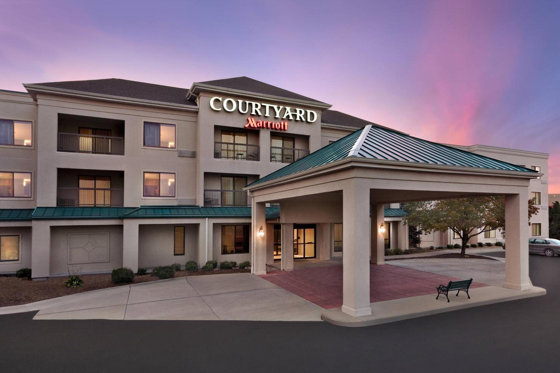 Courtyard by Marriott Topeka photo 2