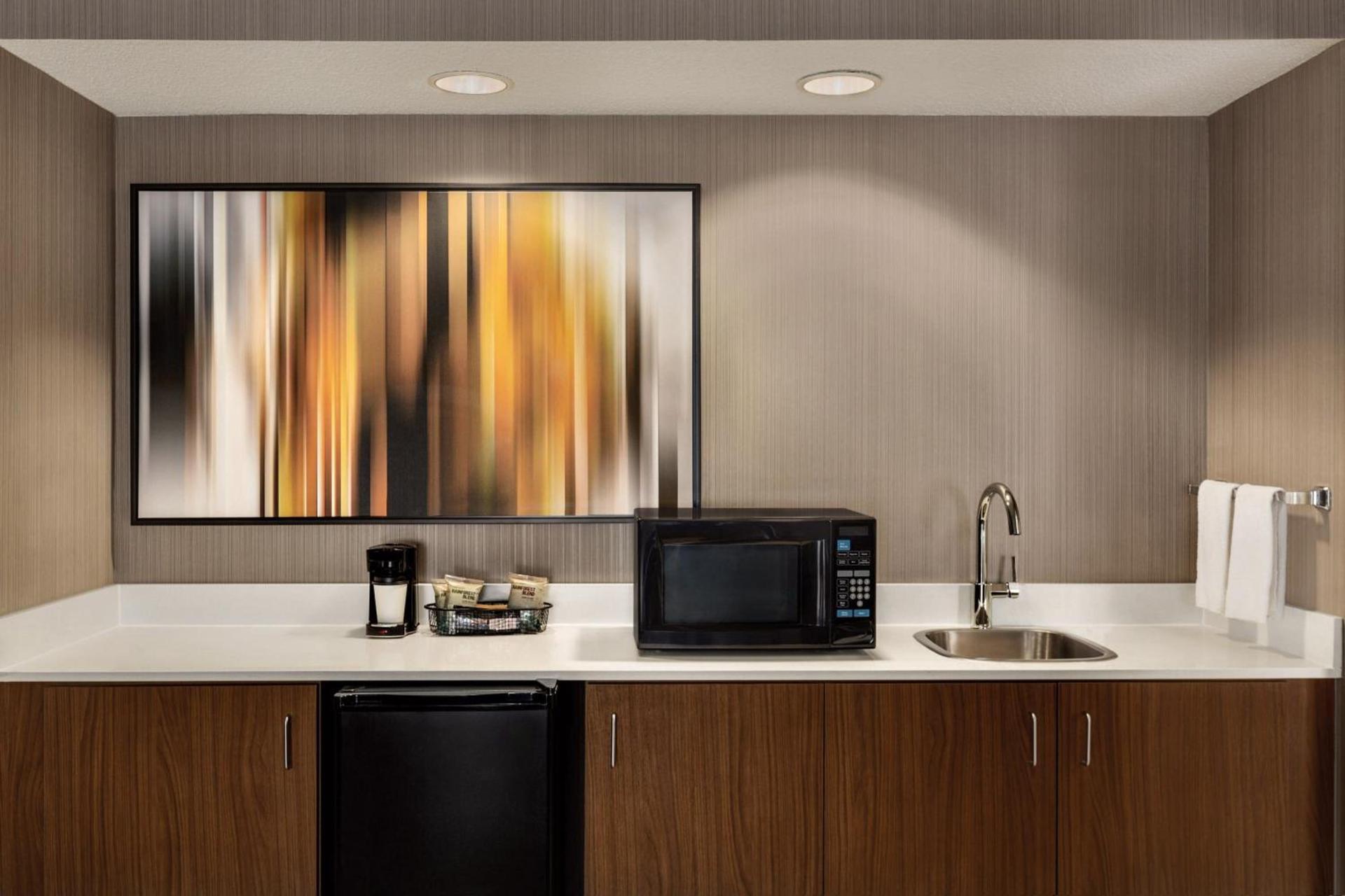 Courtyard by Marriott Topeka photo 8