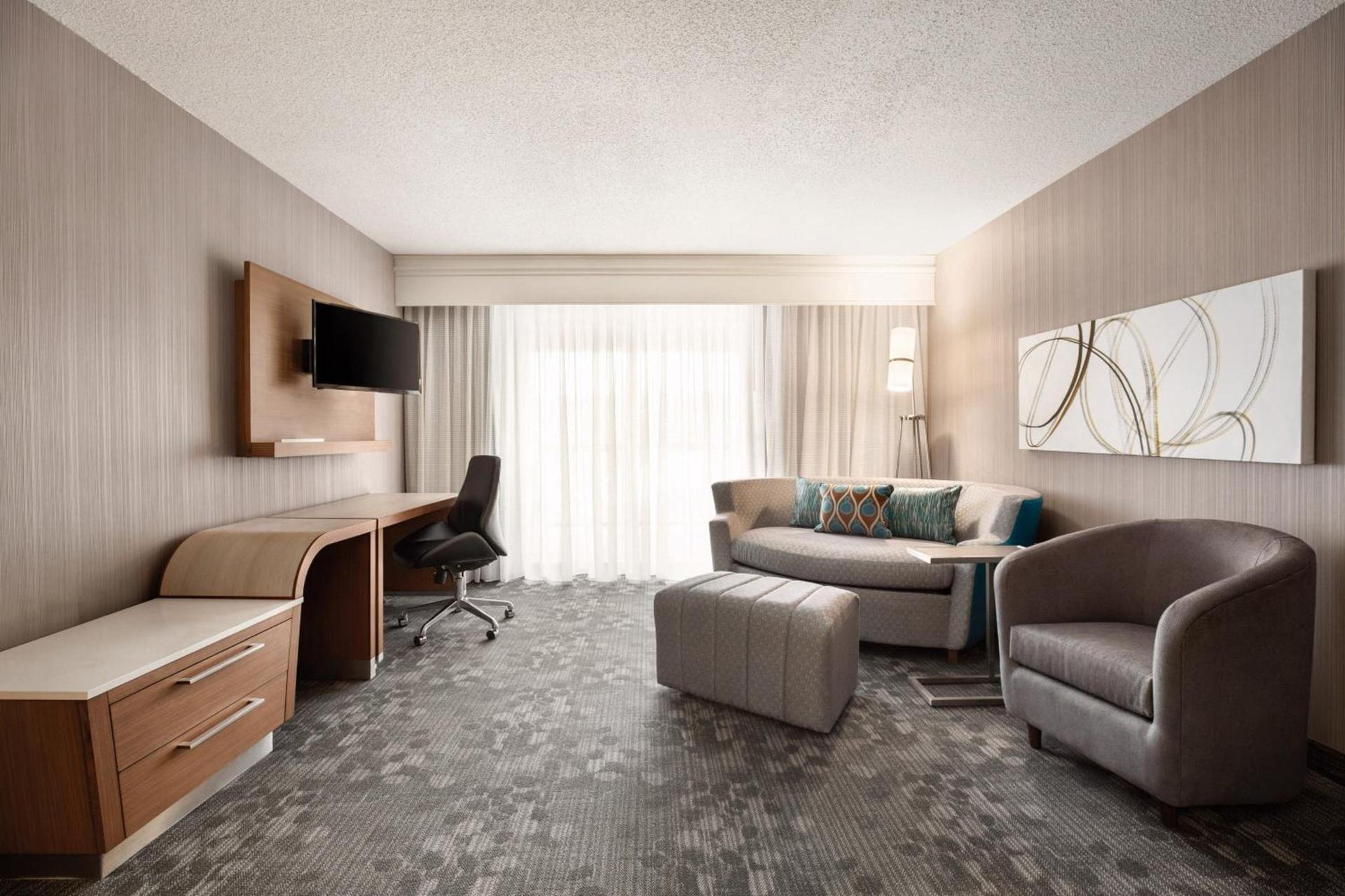 Courtyard by Marriott Topeka photo 9