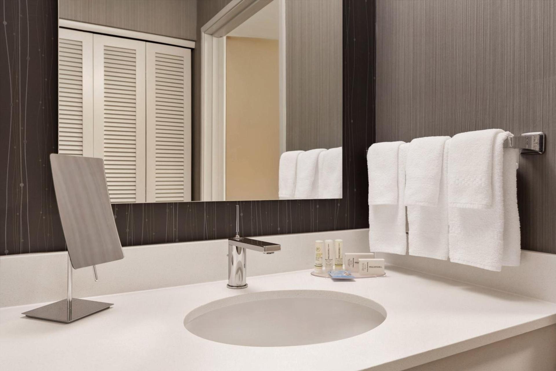 Courtyard by Marriott Topeka photo 15