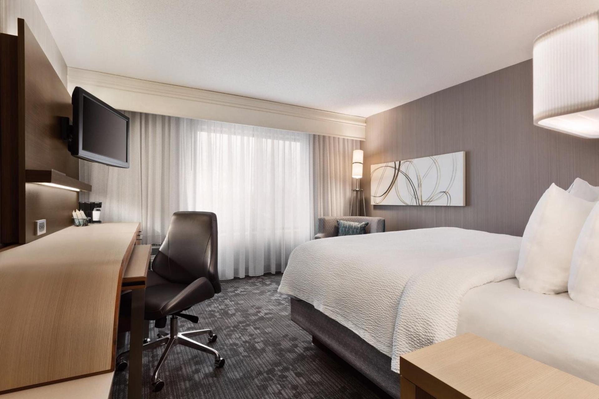 Courtyard by Marriott Topeka photo 12