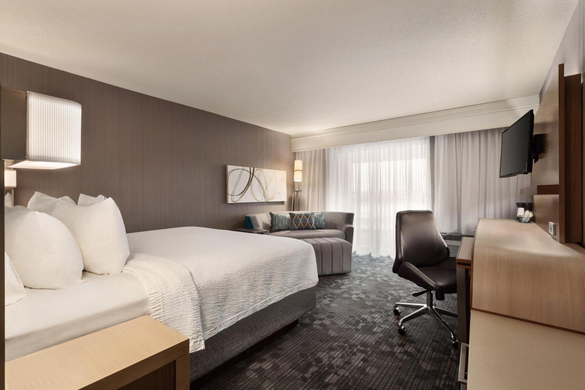 Courtyard by Marriott Topeka photo 11