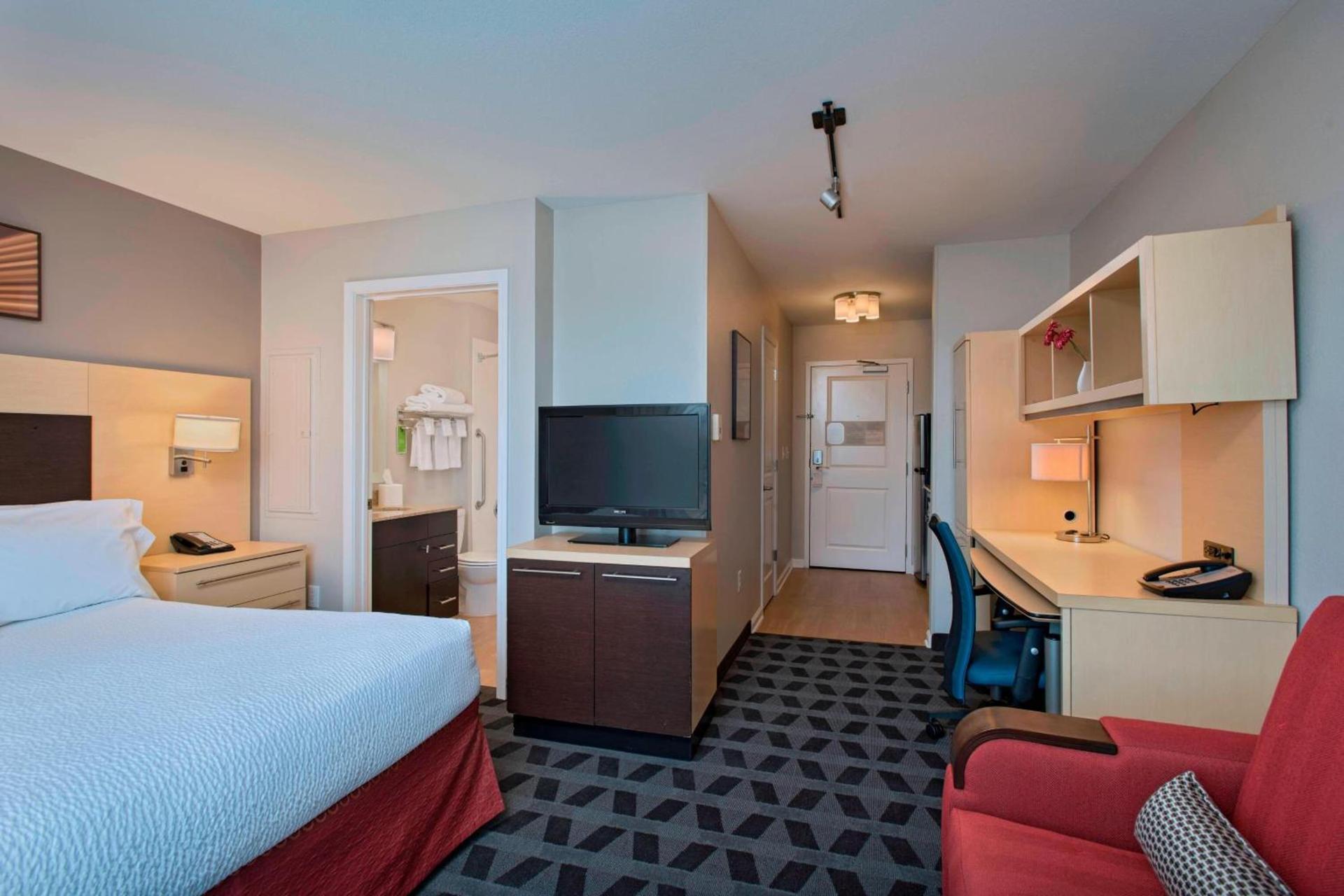 TownePlace Suites Fayetteville Cross Creek photo 11