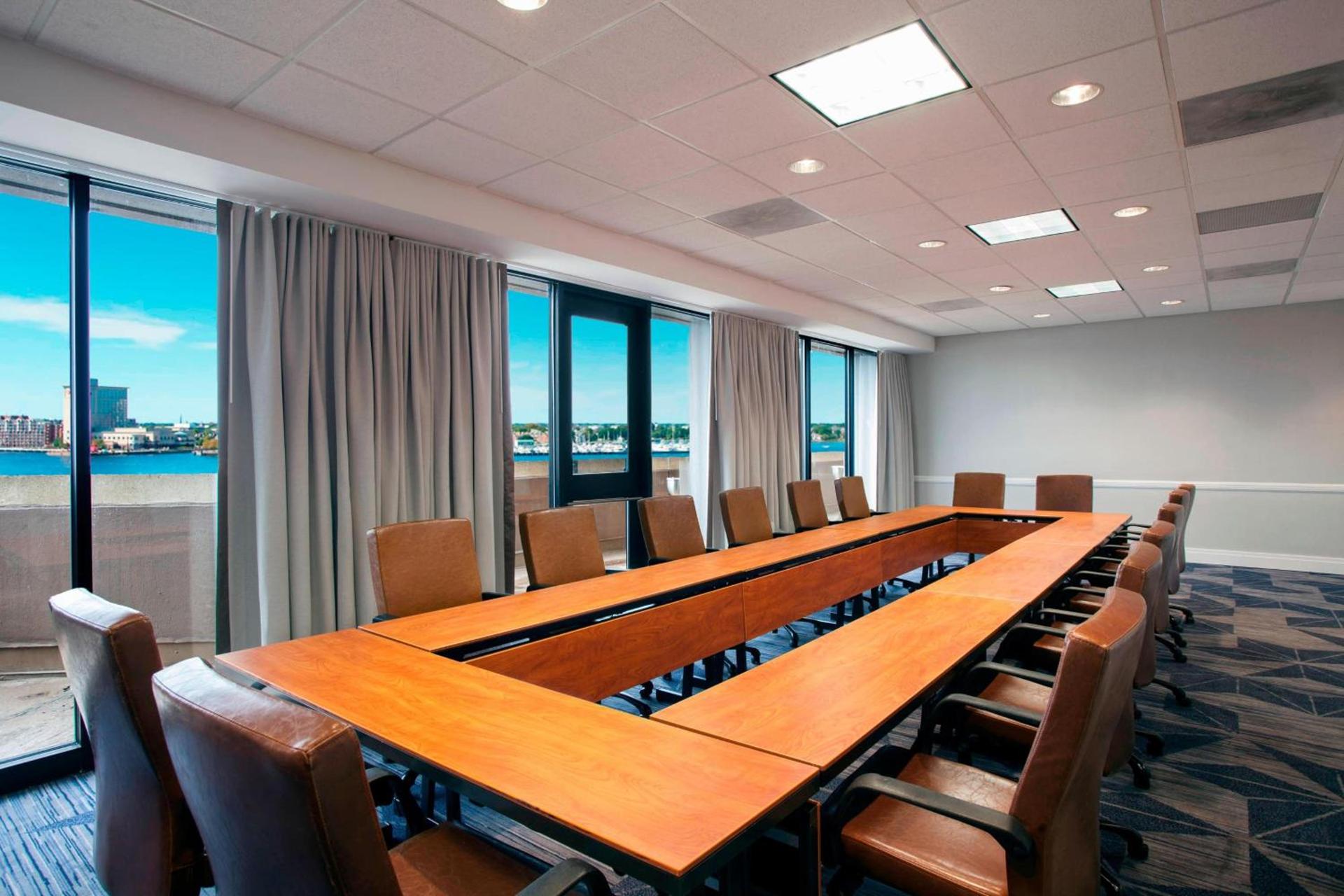 Sheraton Norfolk Waterside Hotel photo 45