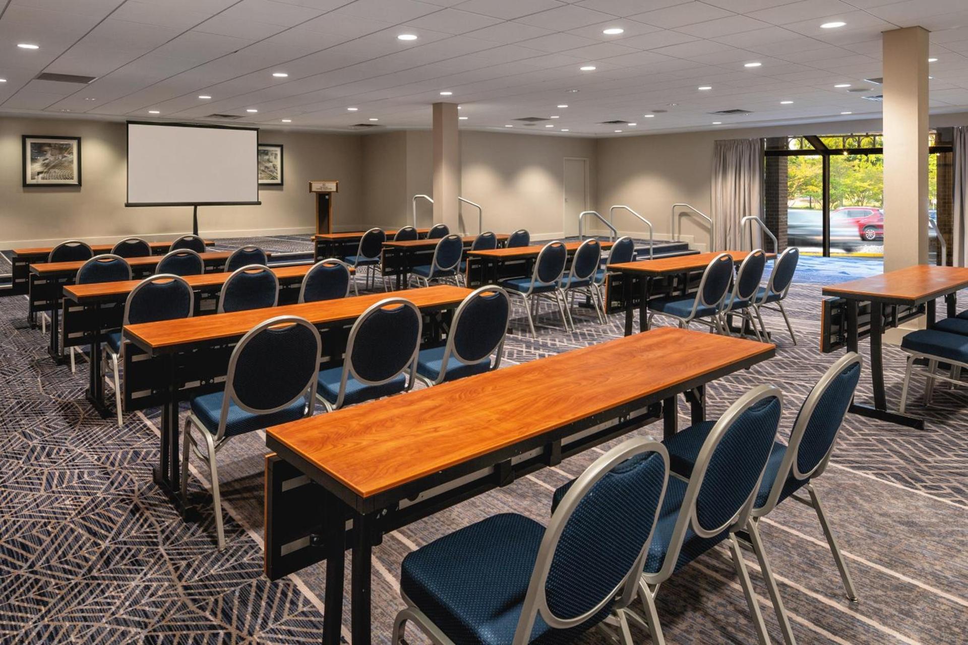 Sheraton Norfolk Waterside Hotel photo 48