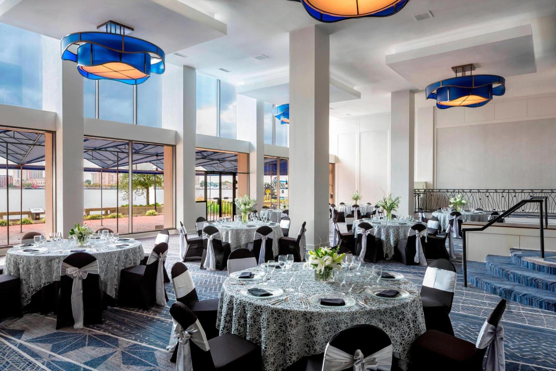 Sheraton Norfolk Waterside Hotel photo 44