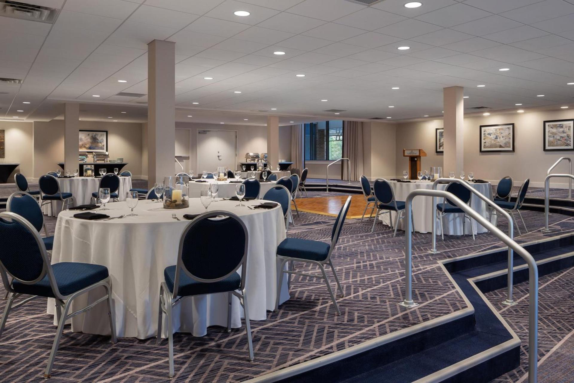 Sheraton Norfolk Waterside Hotel photo 47