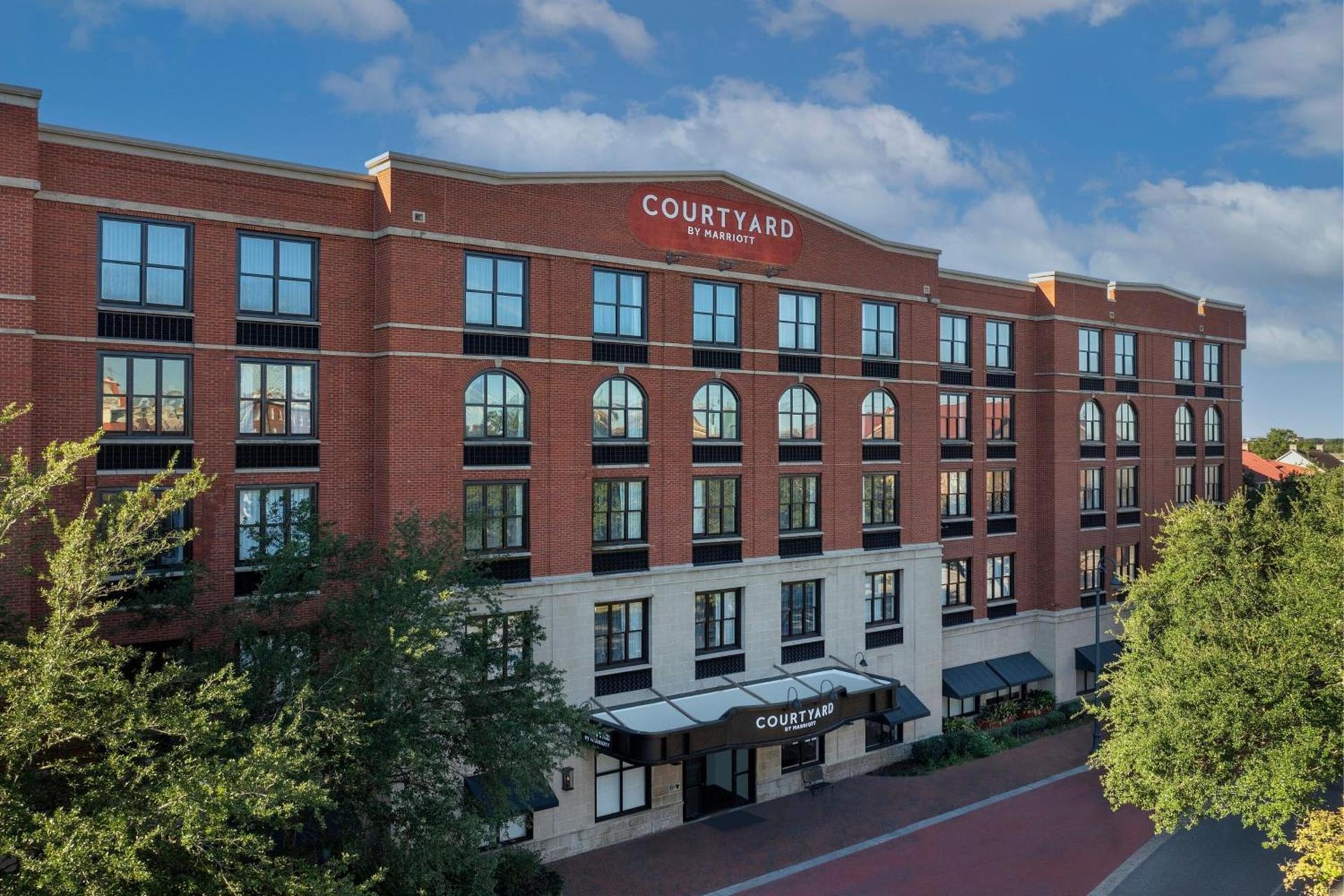 Courtyard by Marriott Savannah Downtown - Historic District photo 1