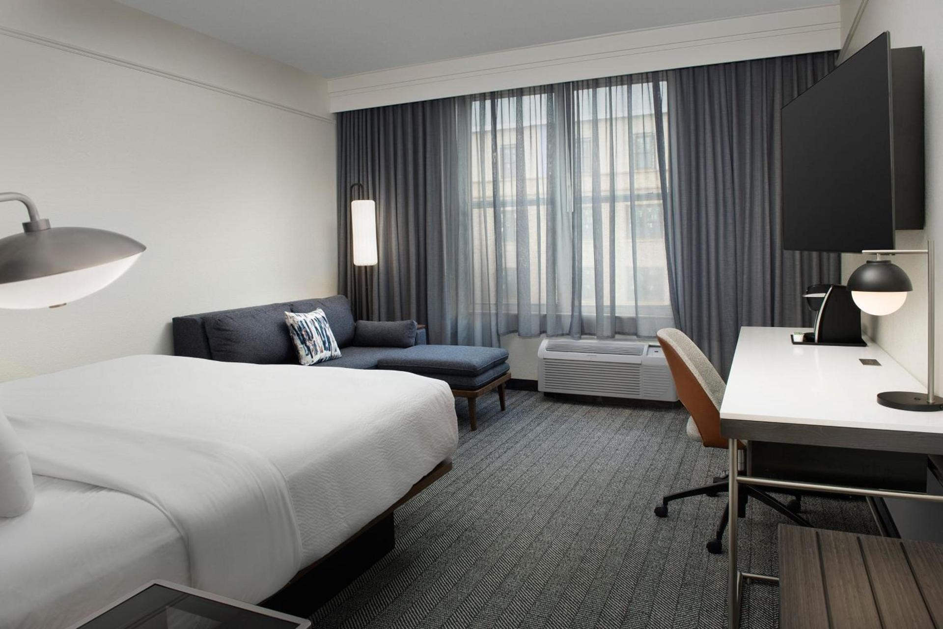 Courtyard by Marriott Savannah Downtown - Historic District photo 11