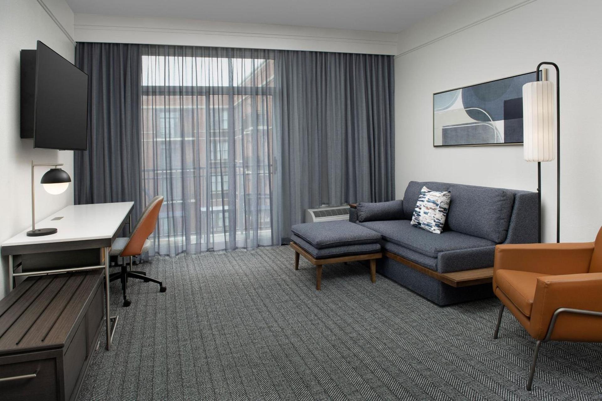 Courtyard by Marriott Savannah Downtown - Historic District photo 31