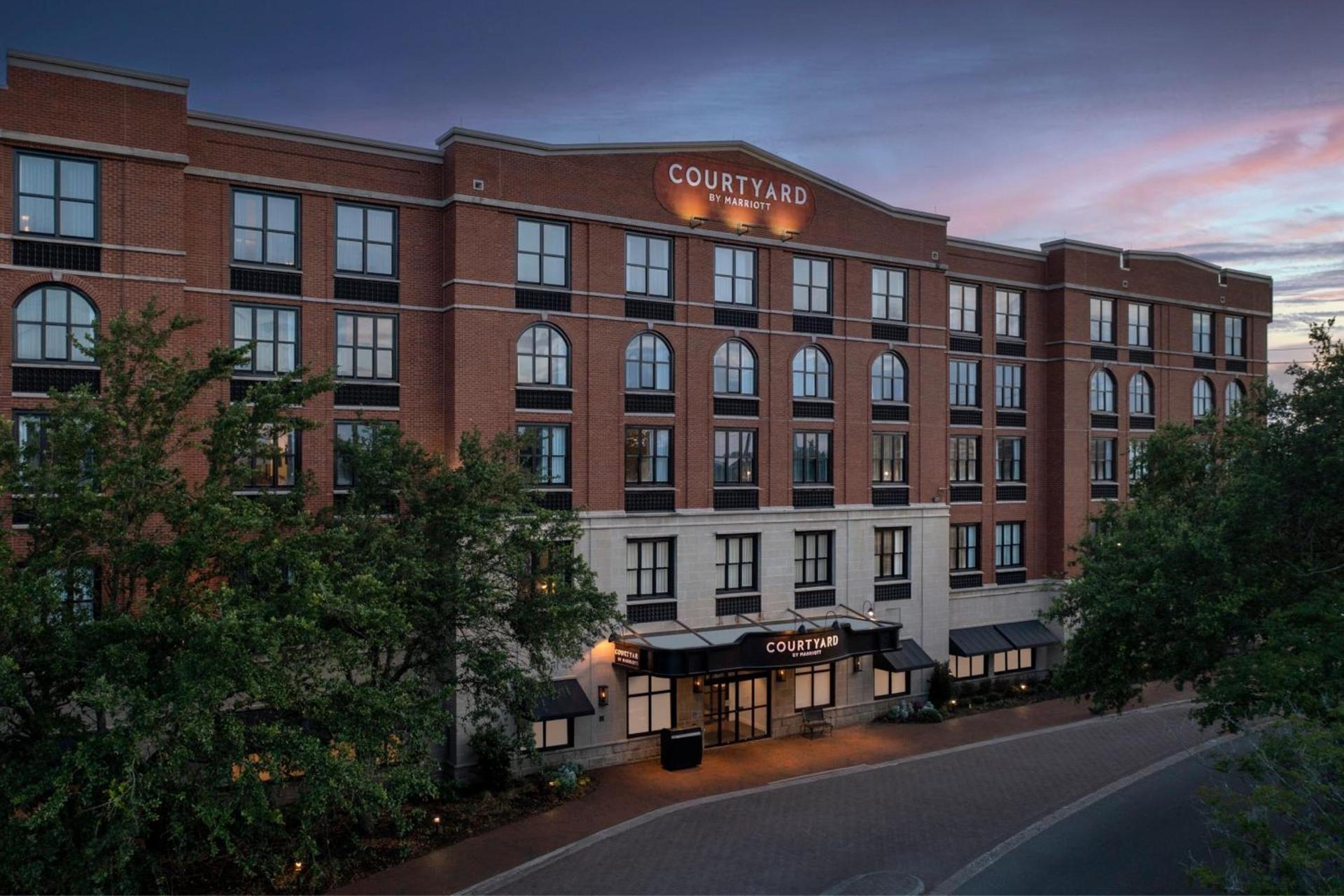 Courtyard by Marriott Savannah Downtown - Historic District photo 3