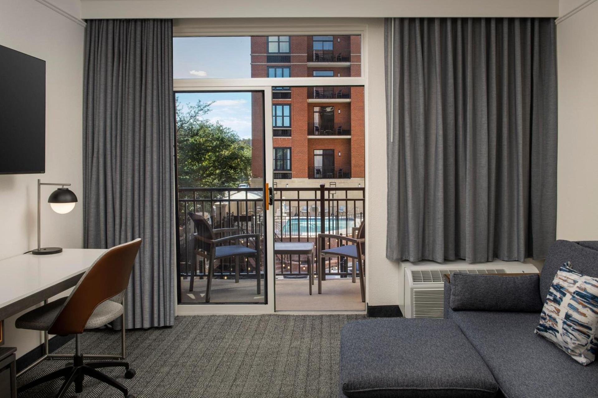 Courtyard by Marriott Savannah Downtown - Historic District photo 33