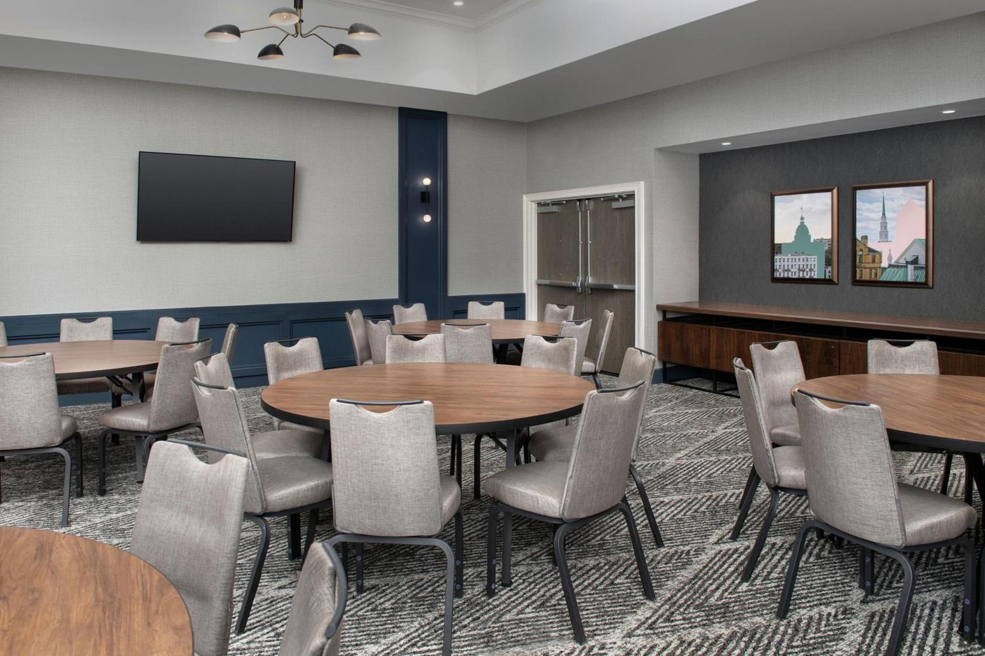 Courtyard by Marriott Savannah Downtown - Historic District photo 57
