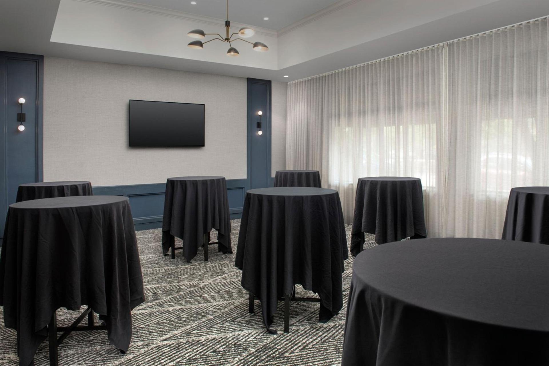 Courtyard by Marriott Savannah Downtown - Historic District photo 60