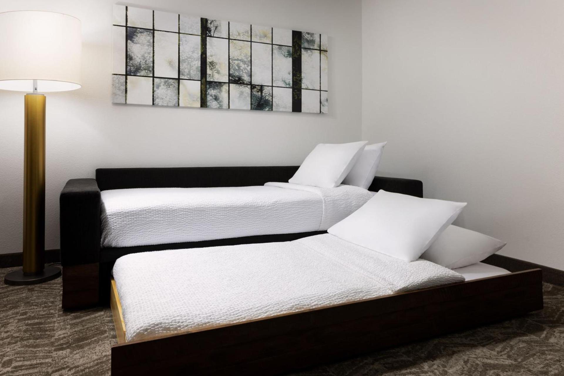 SpringHill Suites Fresno photo 9