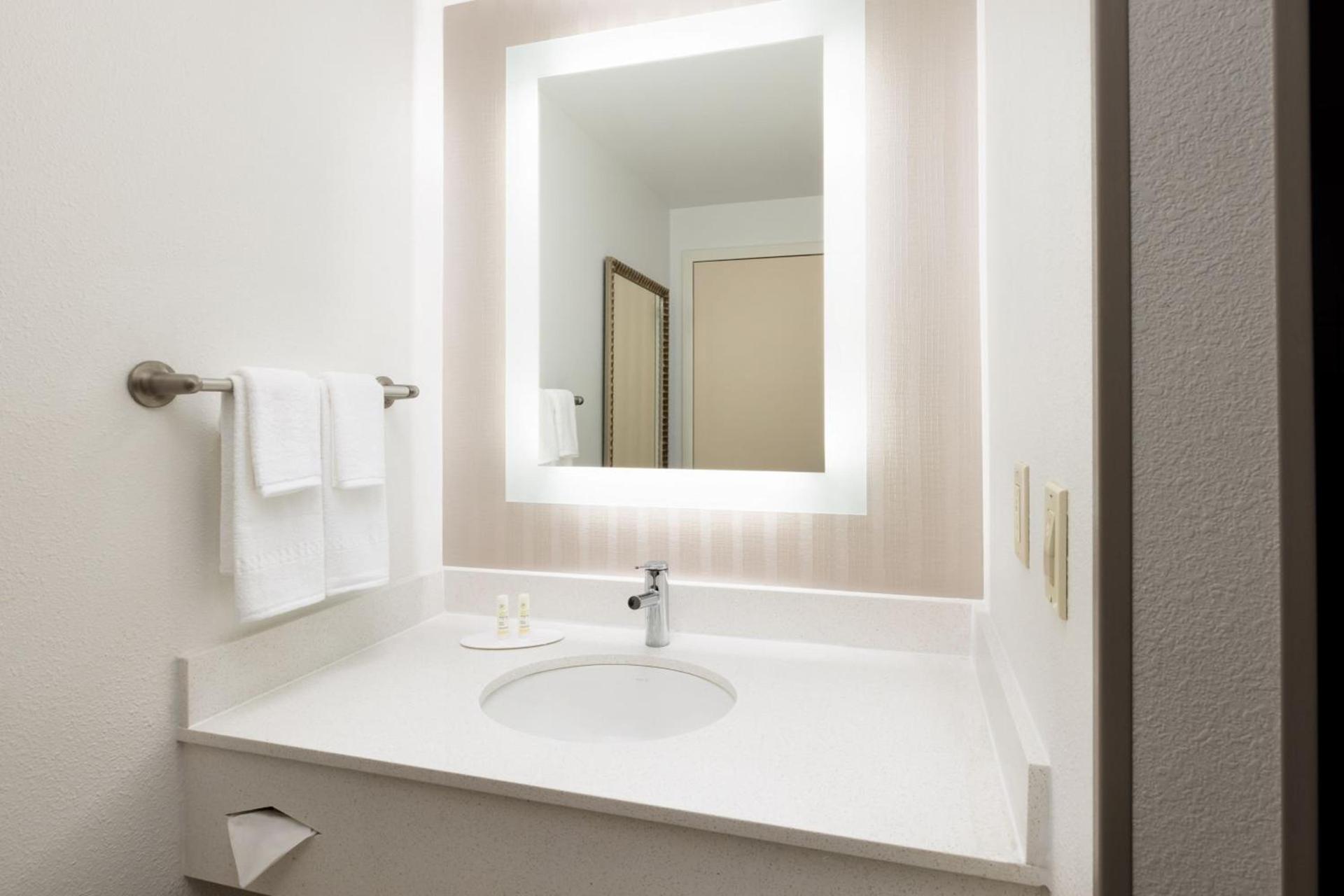 SpringHill Suites Fresno photo 12