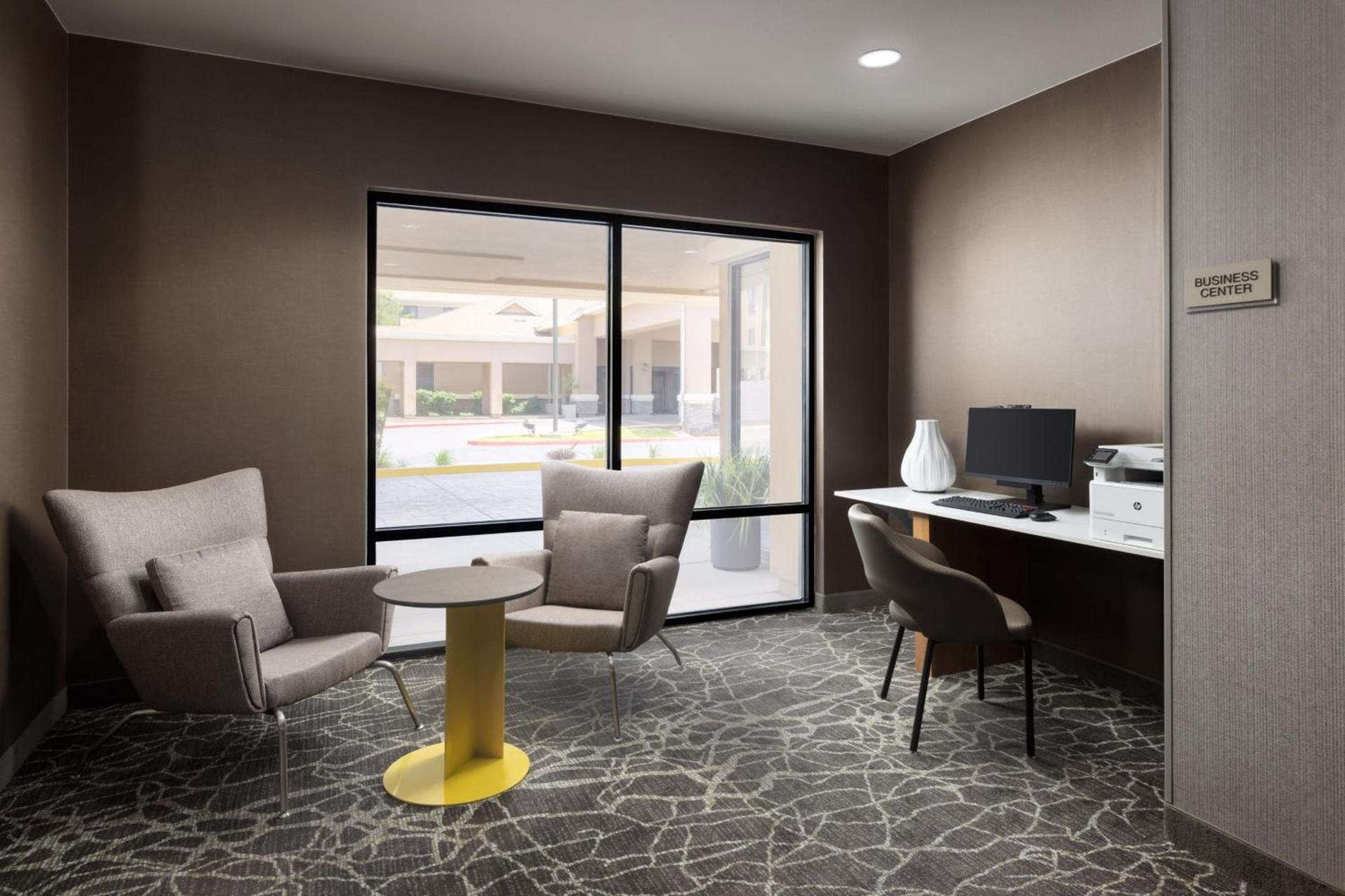 SpringHill Suites Fresno photo 16