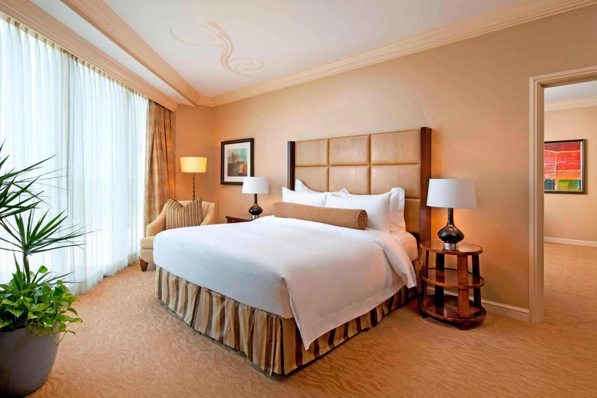 Houston Grand Hotel - River Oaks photo 14