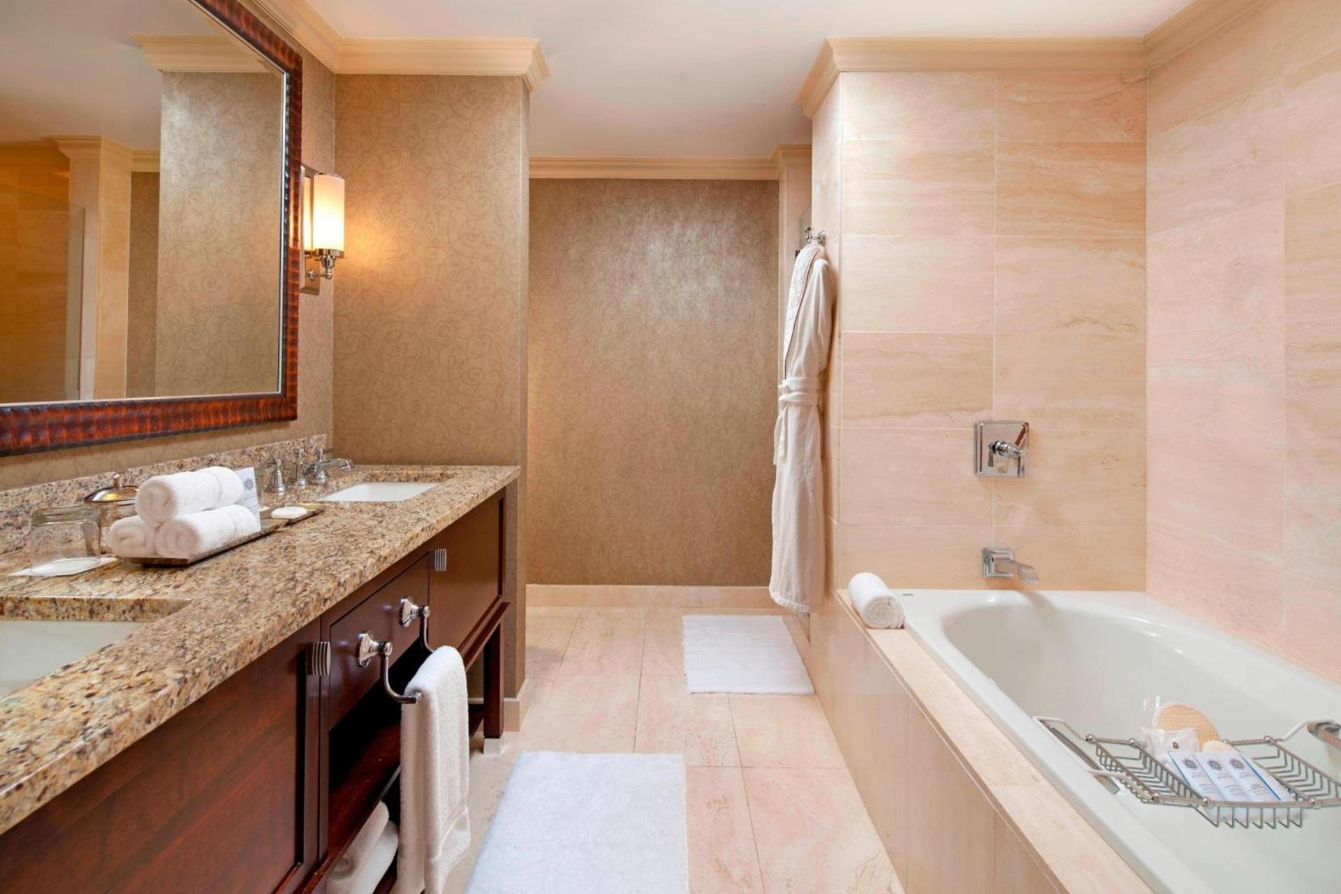 Houston Grand Hotel - River Oaks photo 16
