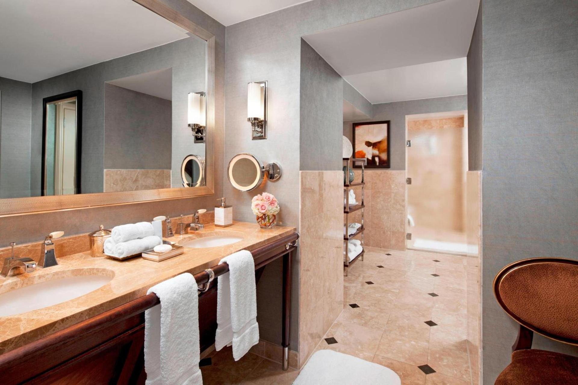 Houston Grand Hotel - River Oaks photo 33