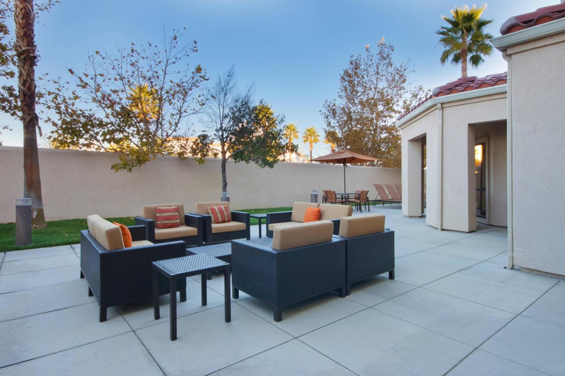 Courtyard by Marriott Palmdale photo 2