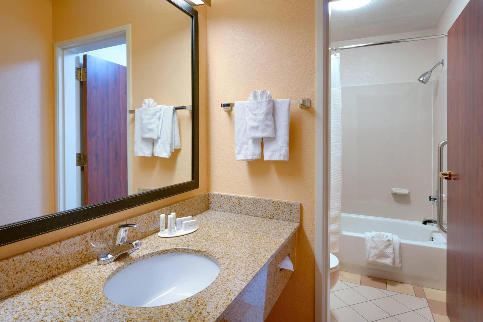 Garner Hotel Provo South by IHG photo 21